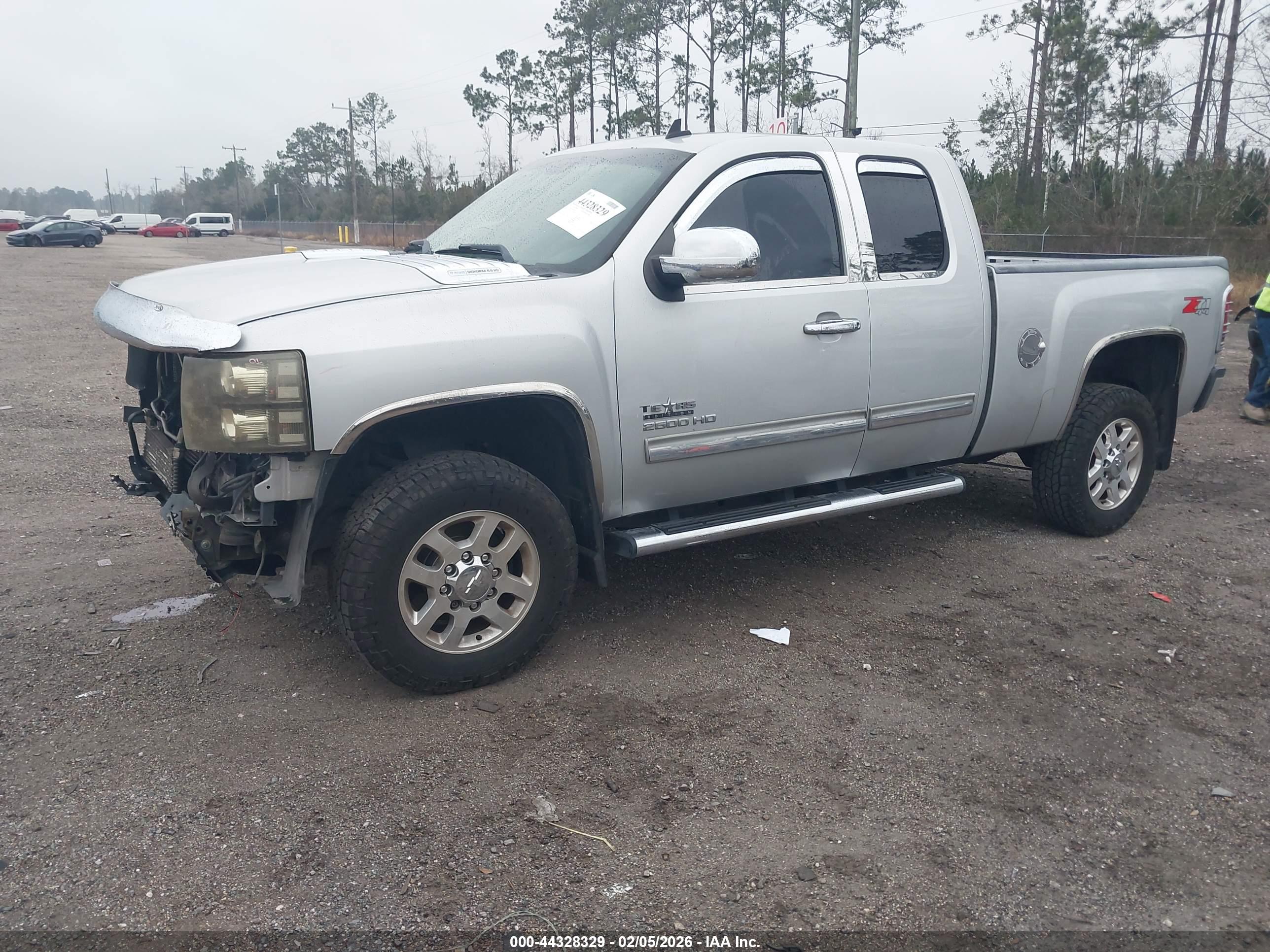 CHEVROLET SILVERADO image 2