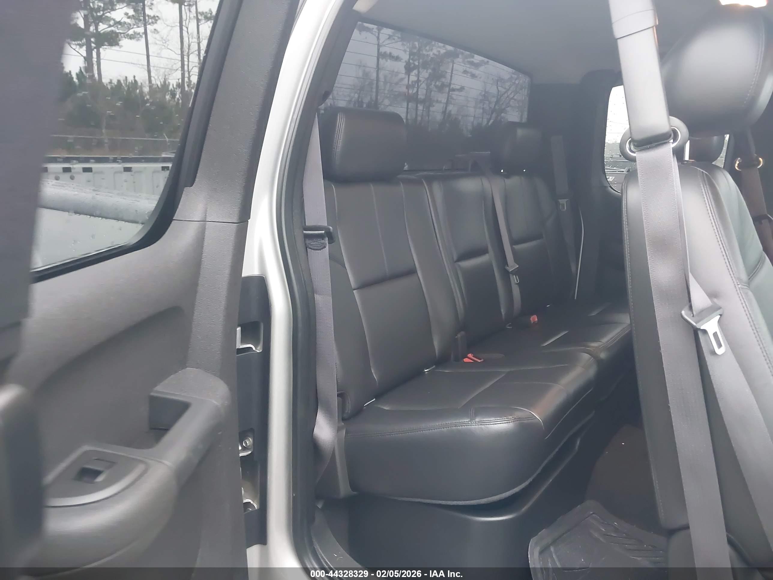 CHEVROLET SILVERADO image 8