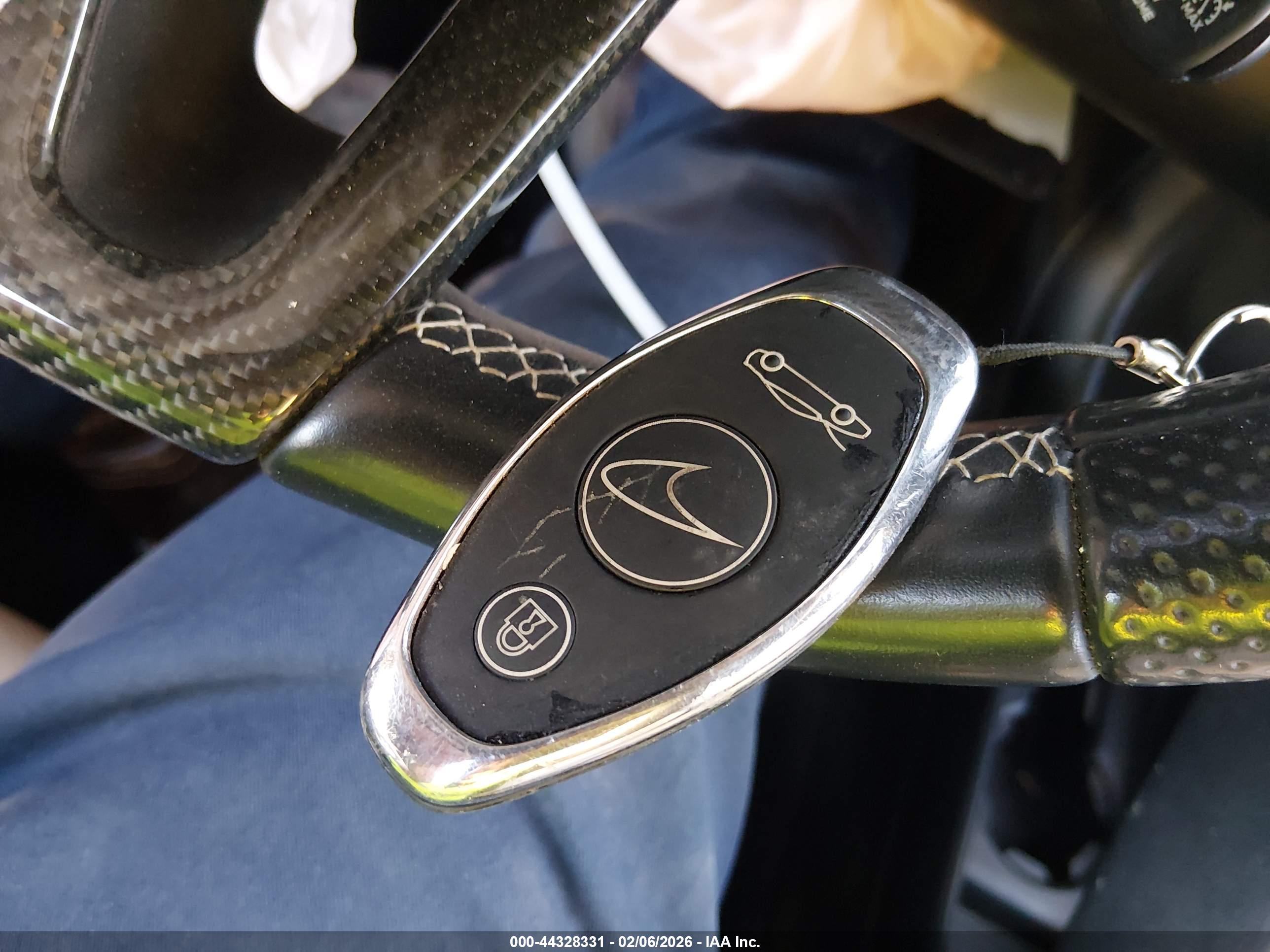 MCLAREN 650S image 11