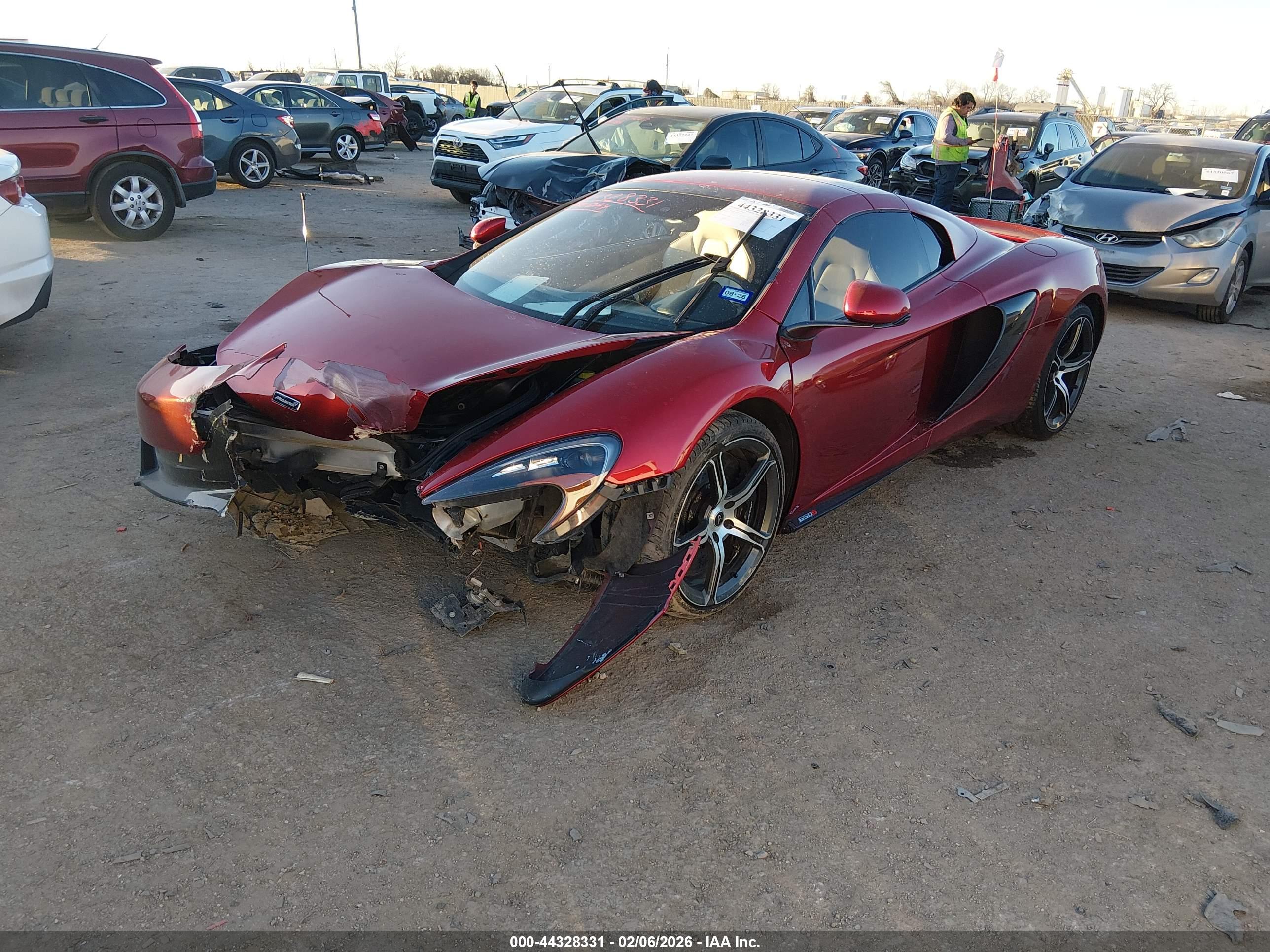 MCLAREN 650S image 2