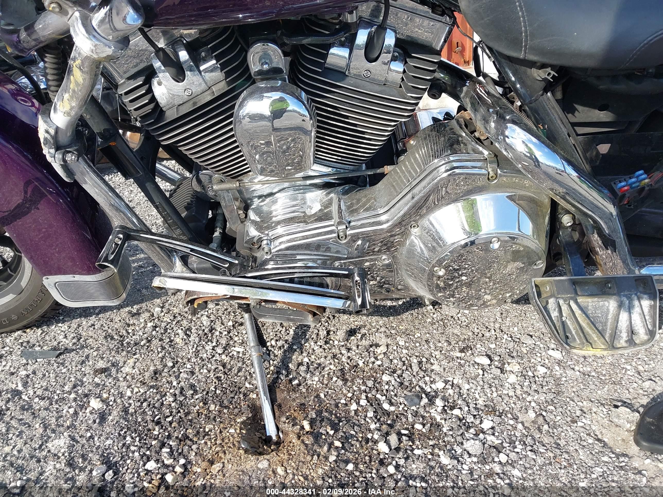 HARLEY-DAVIDSON FLHRI image 9