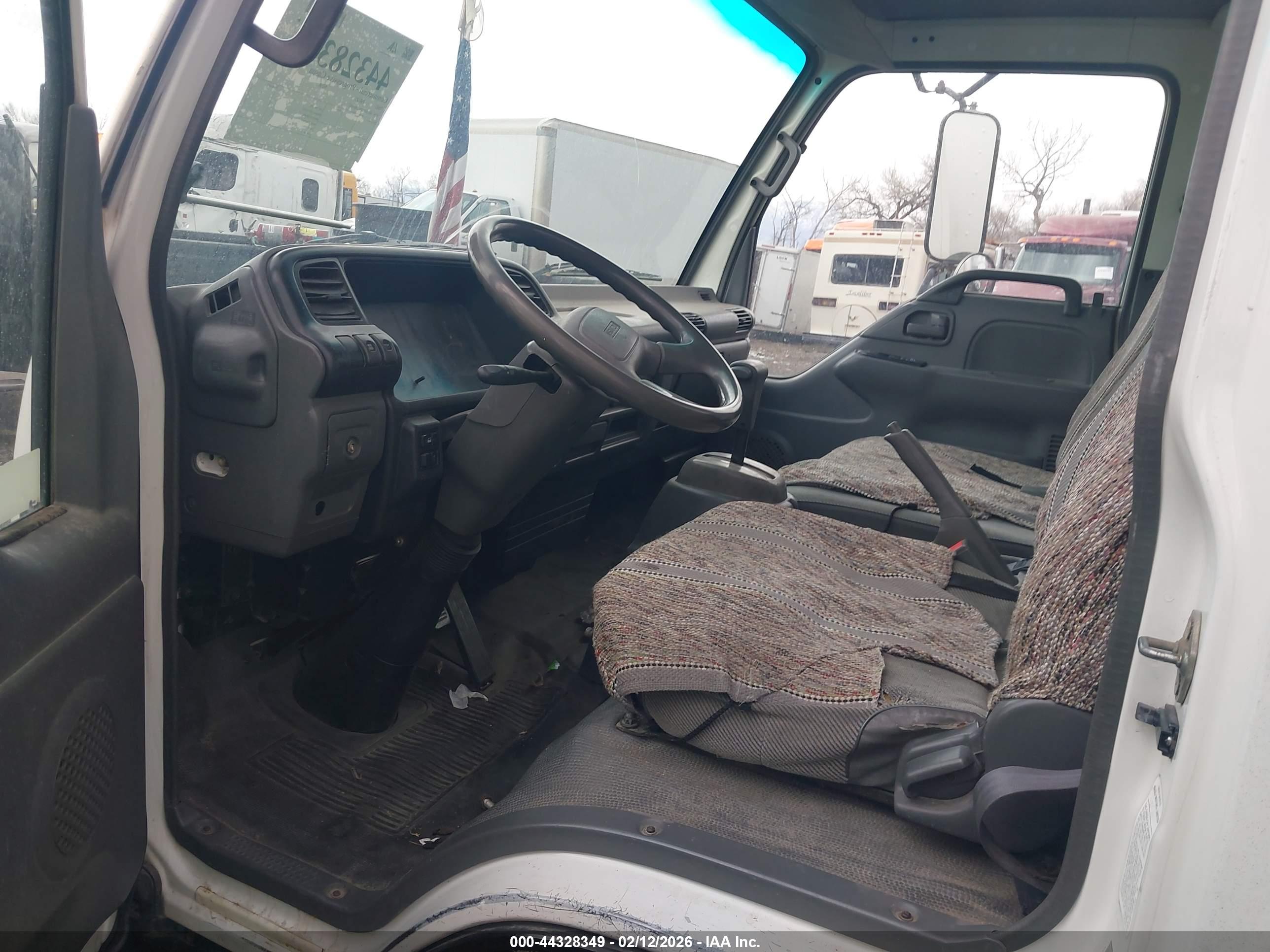 ISUZU NPR image 5