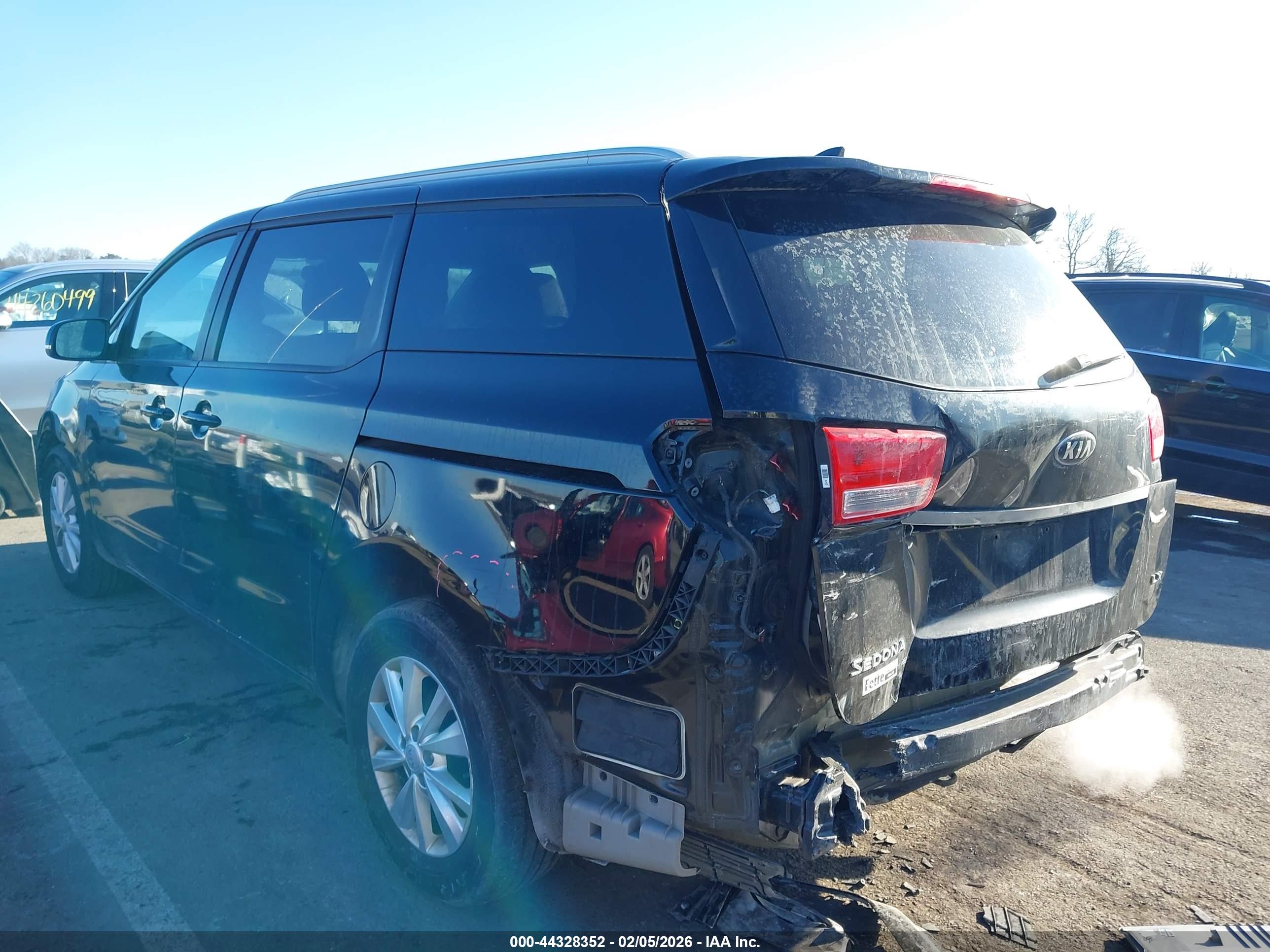 KIA SEDONA image 3