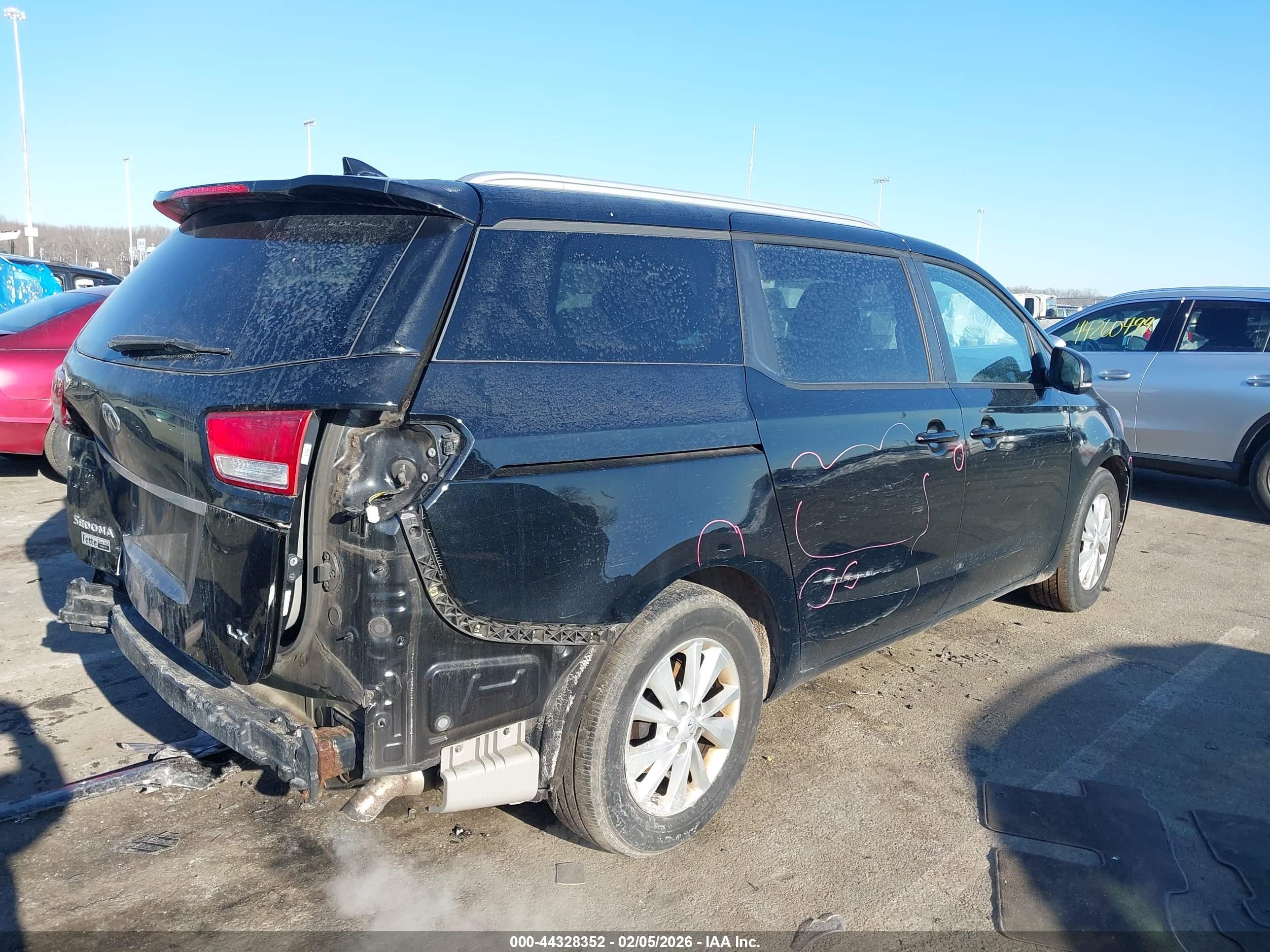 KIA SEDONA image 4