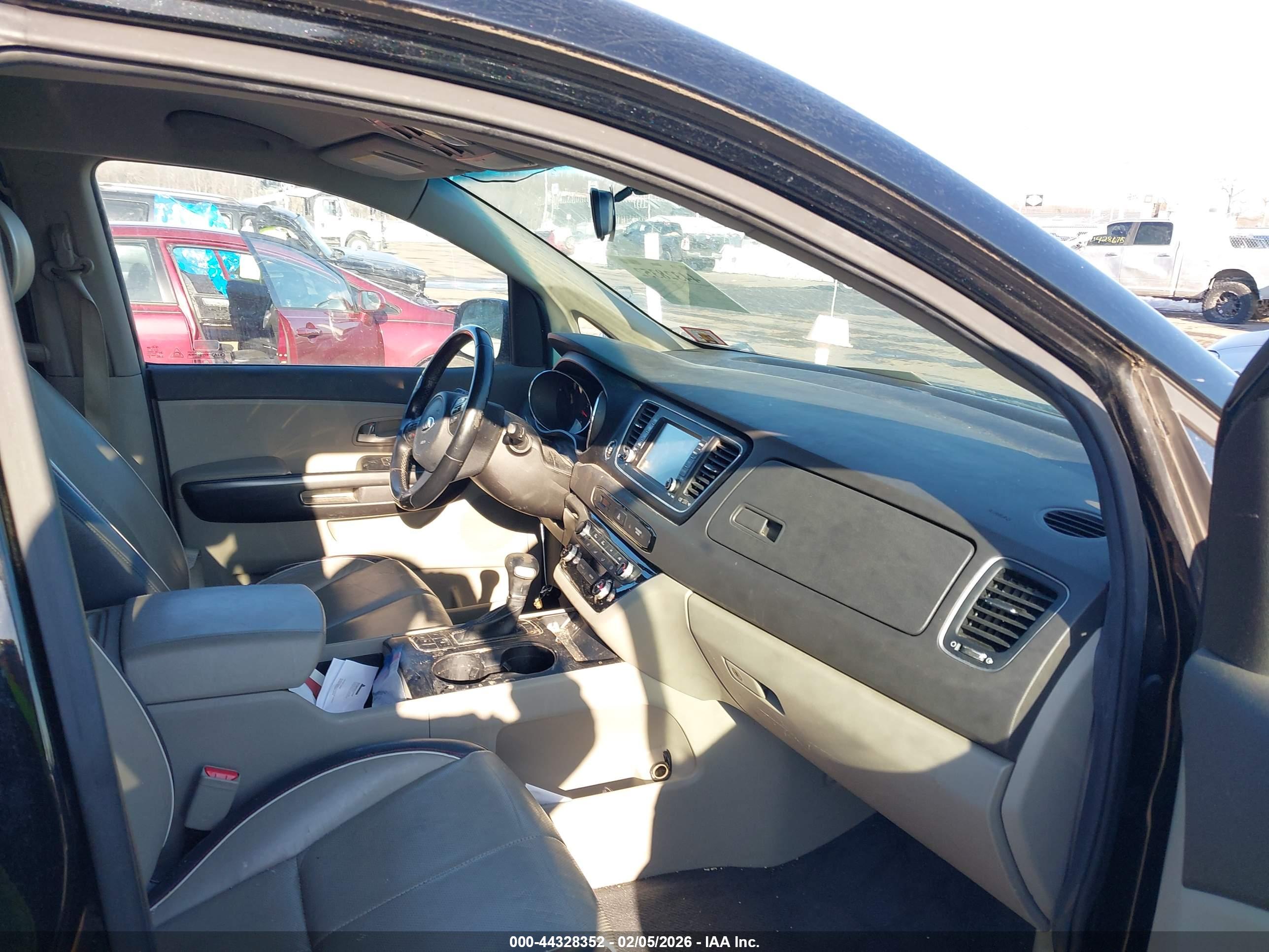 KIA SEDONA image 5