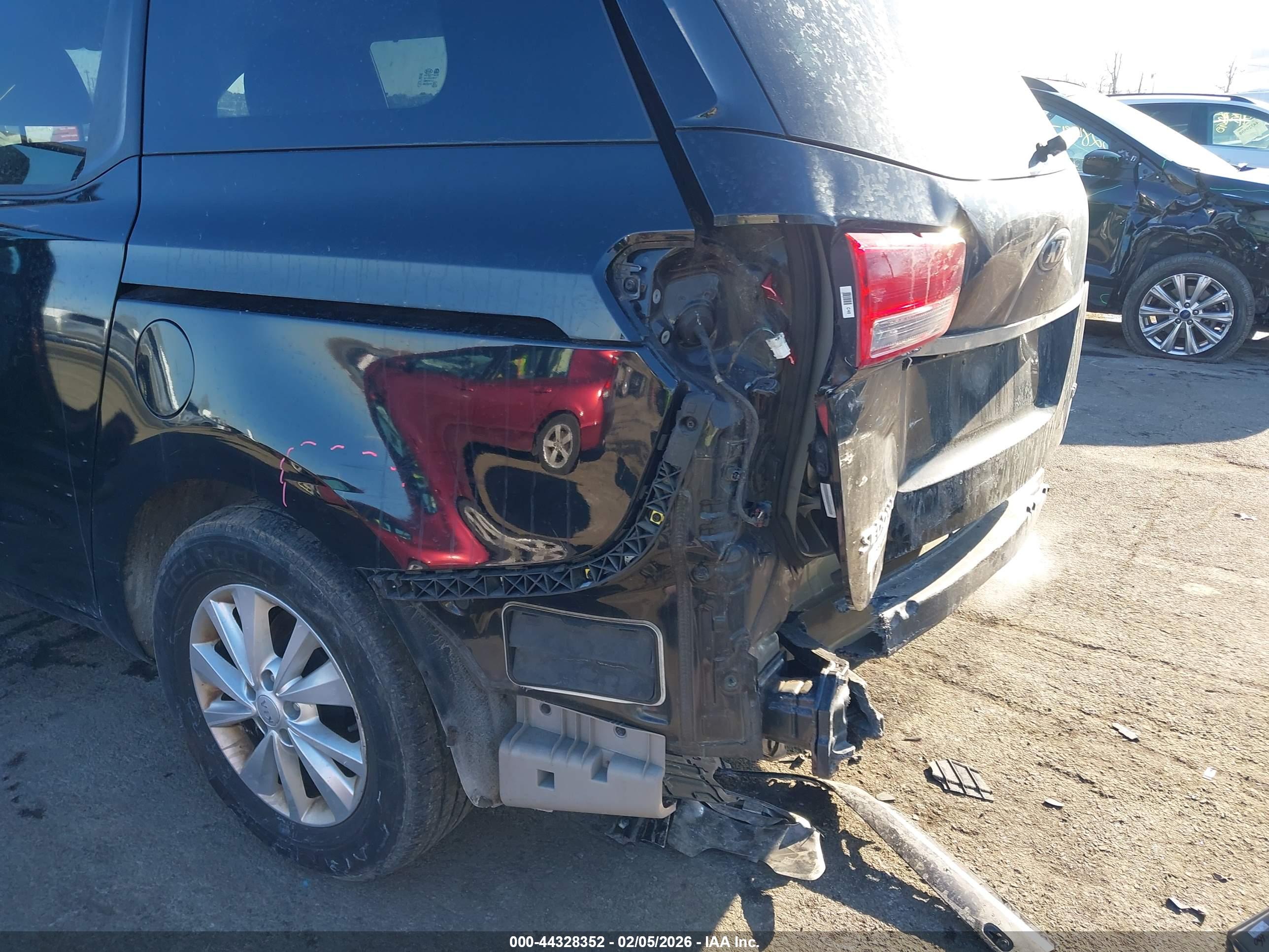 KIA SEDONA image 6