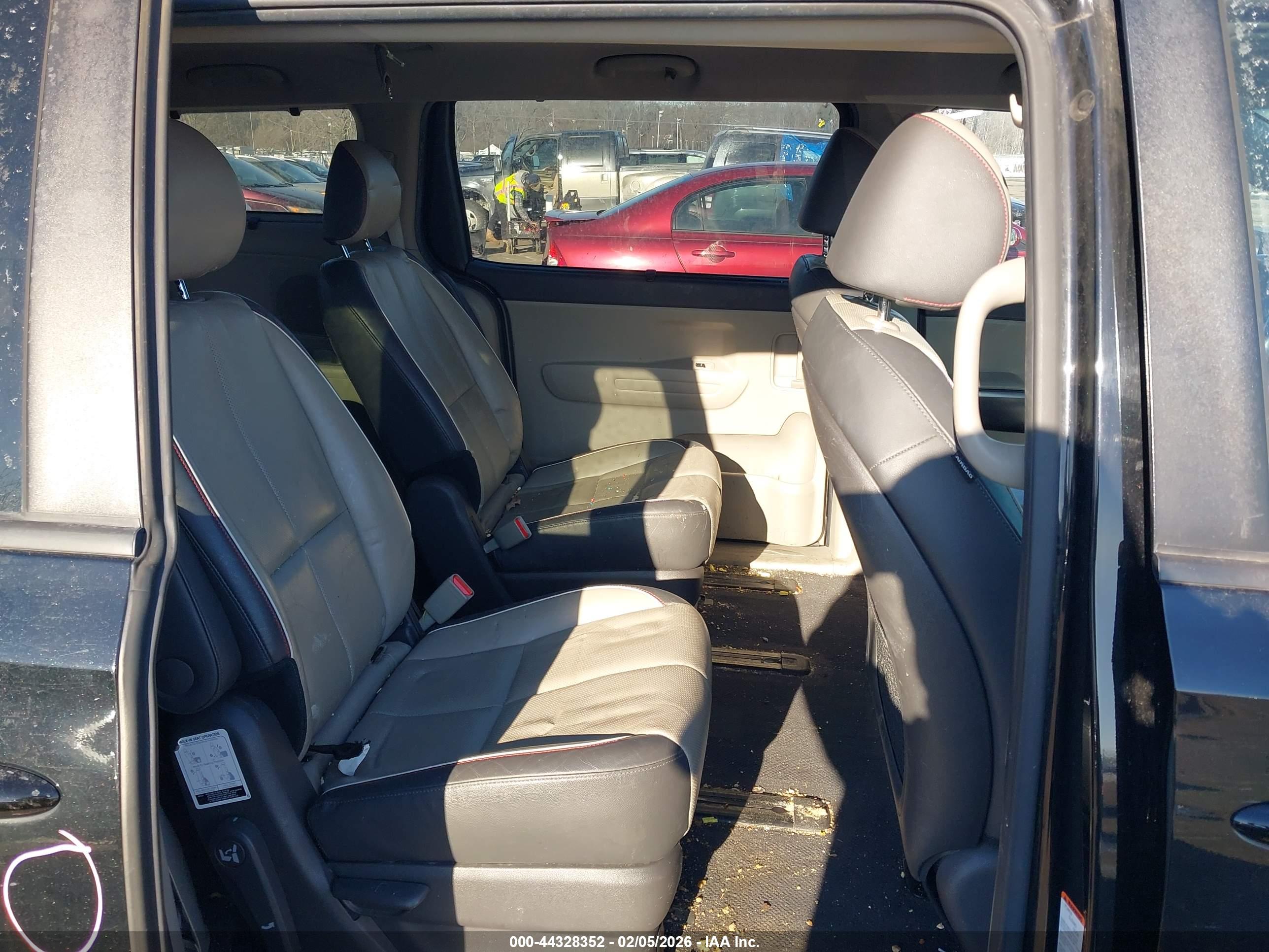 KIA SEDONA image 8