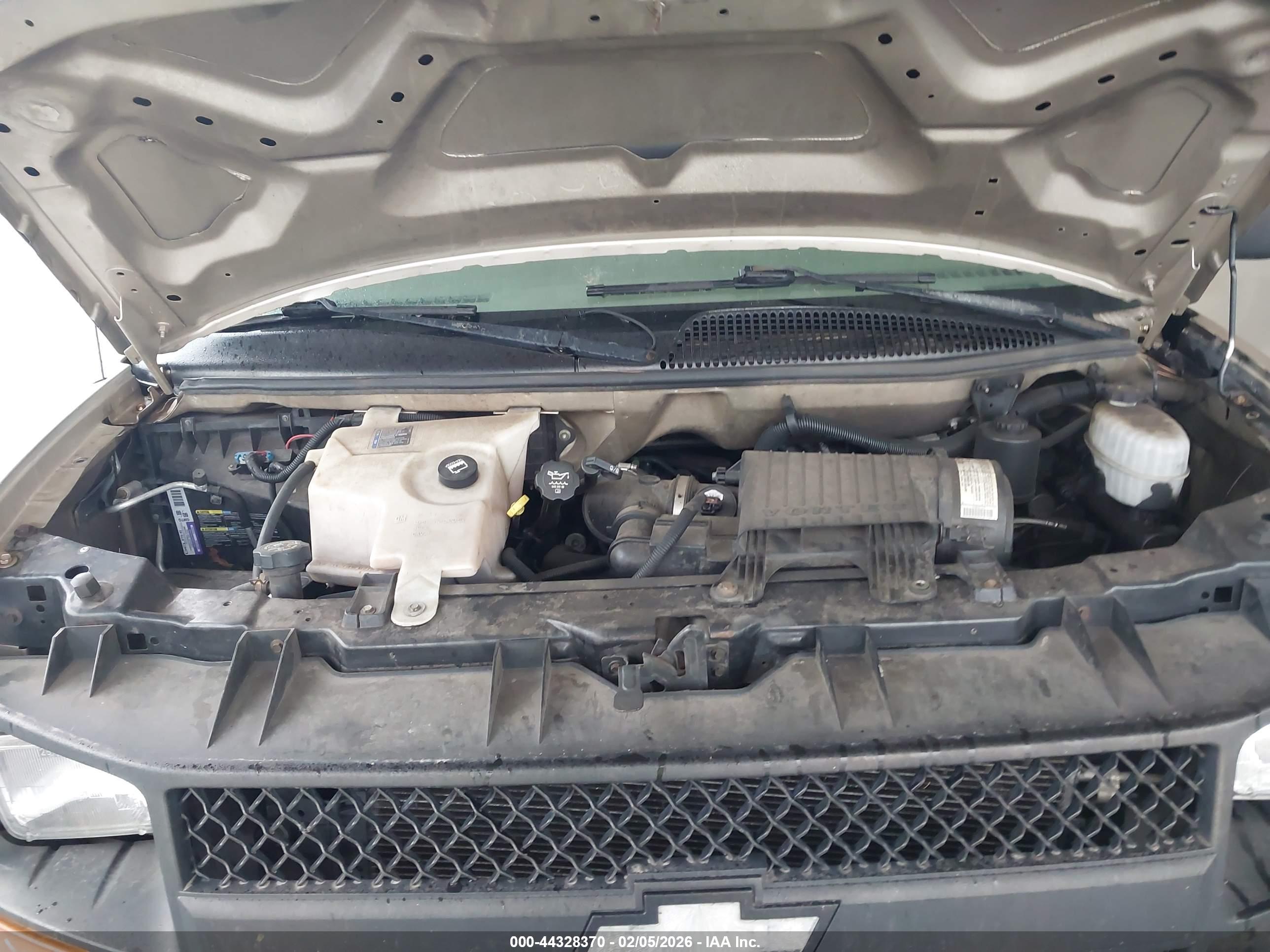 CHEVROLET EXPRESS image 10