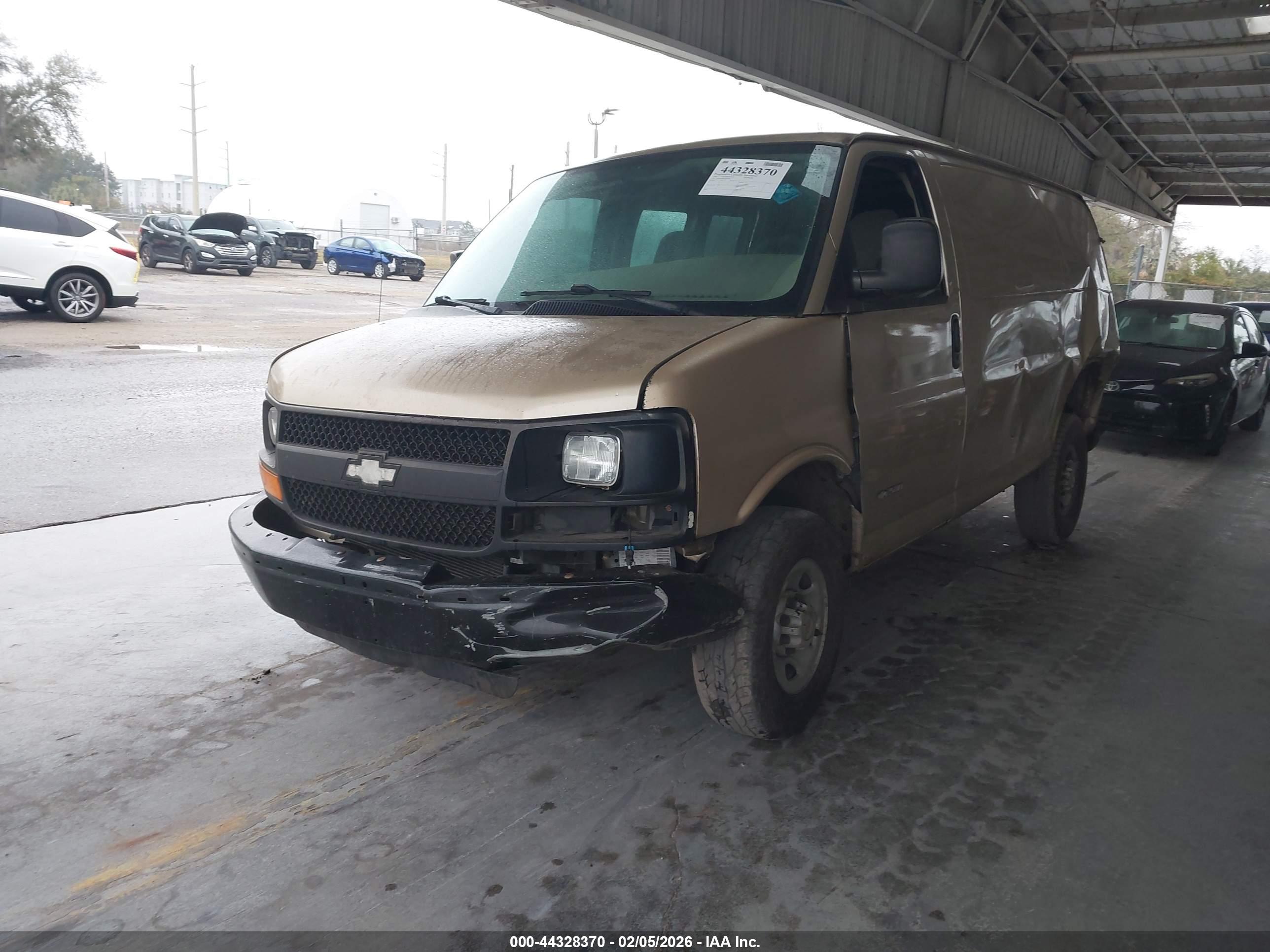 CHEVROLET EXPRESS image 2