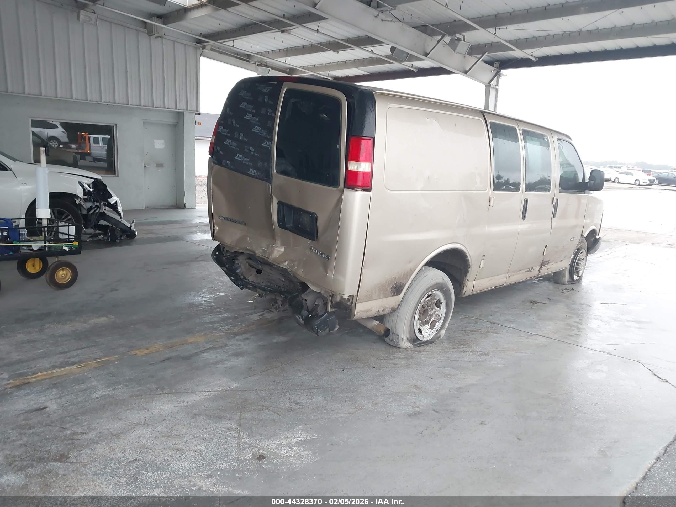 CHEVROLET EXPRESS image 4