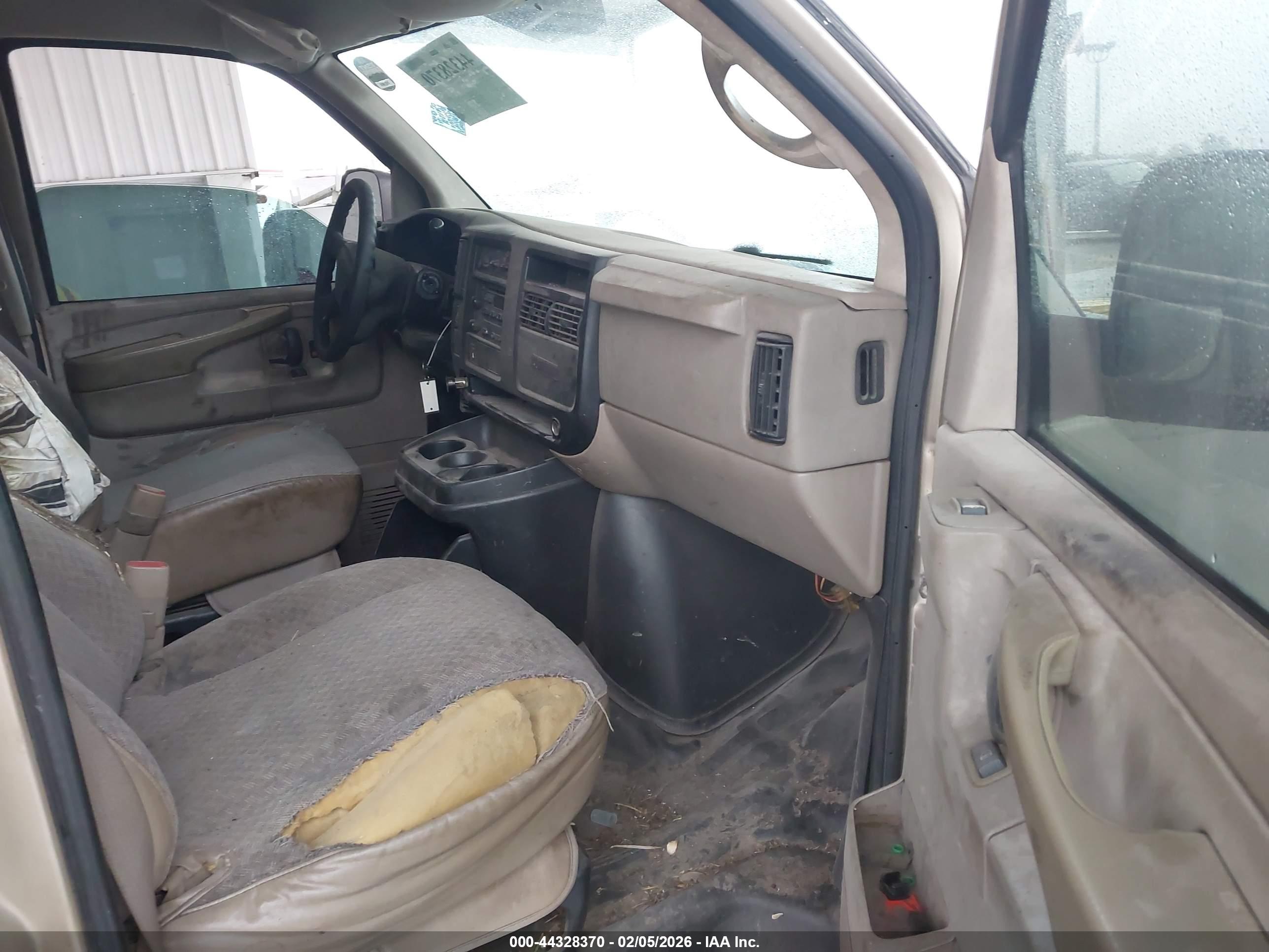 CHEVROLET EXPRESS image 5