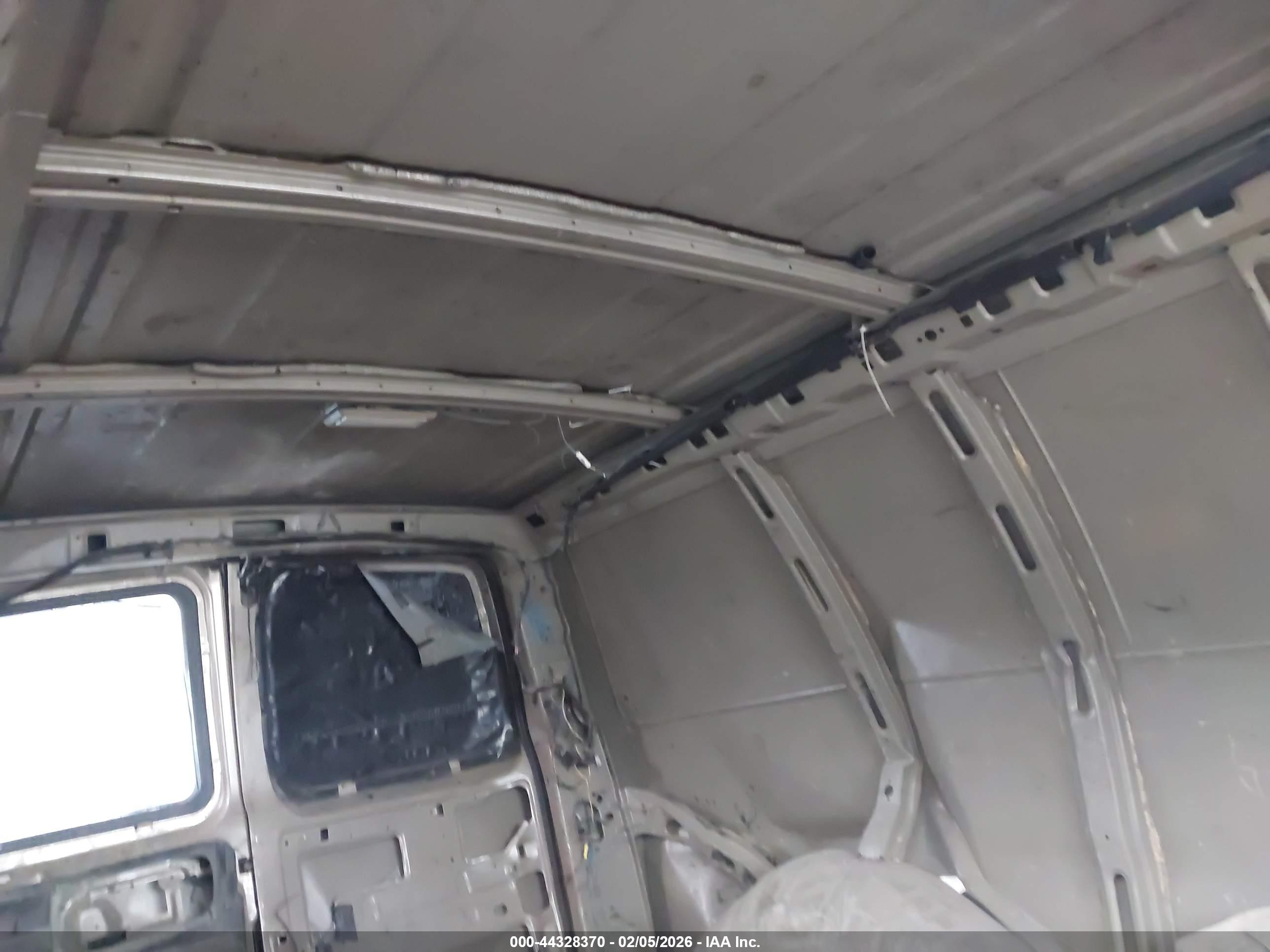 CHEVROLET EXPRESS image 8