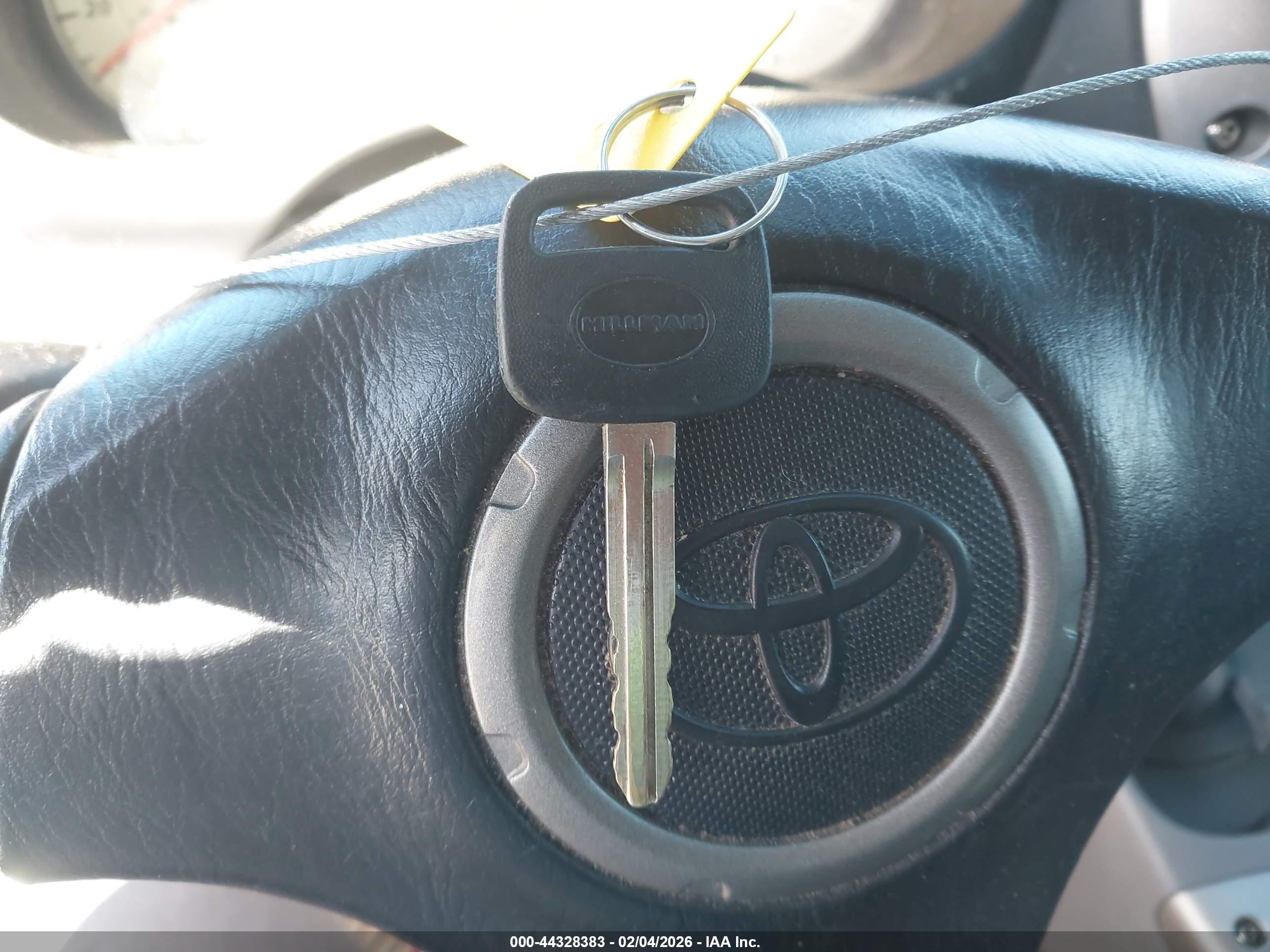 TOYOTA RAV4 image 11