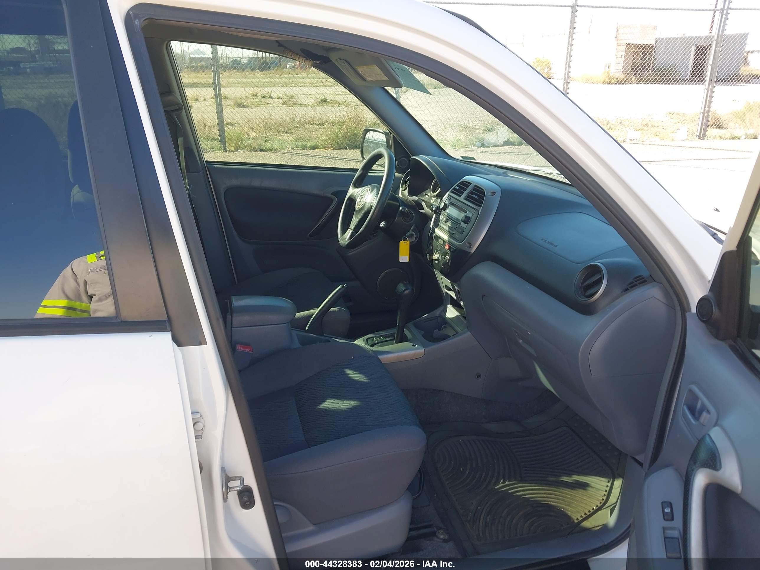 TOYOTA RAV4 image 5