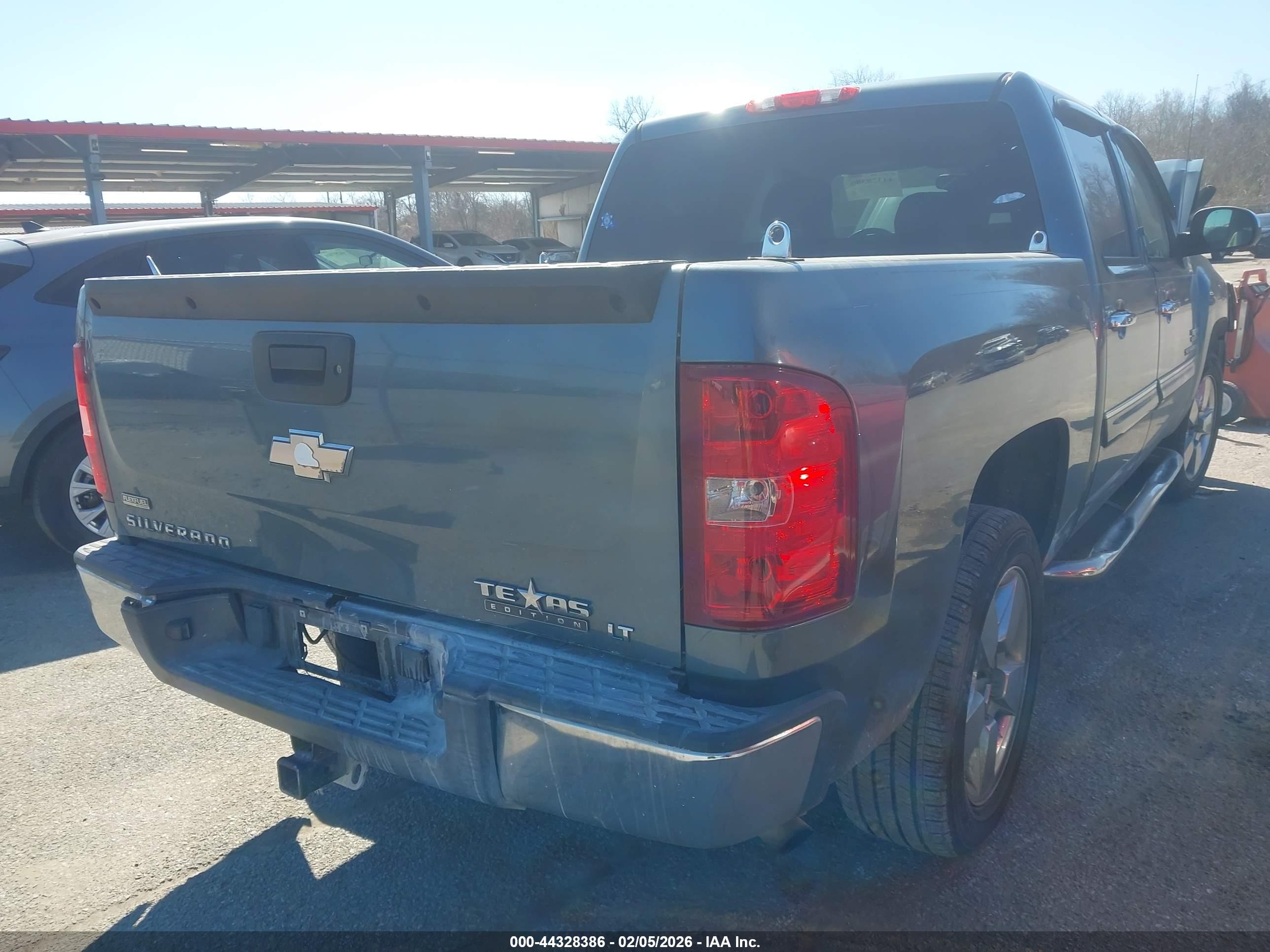 CHEVROLET SILVERADO image 4