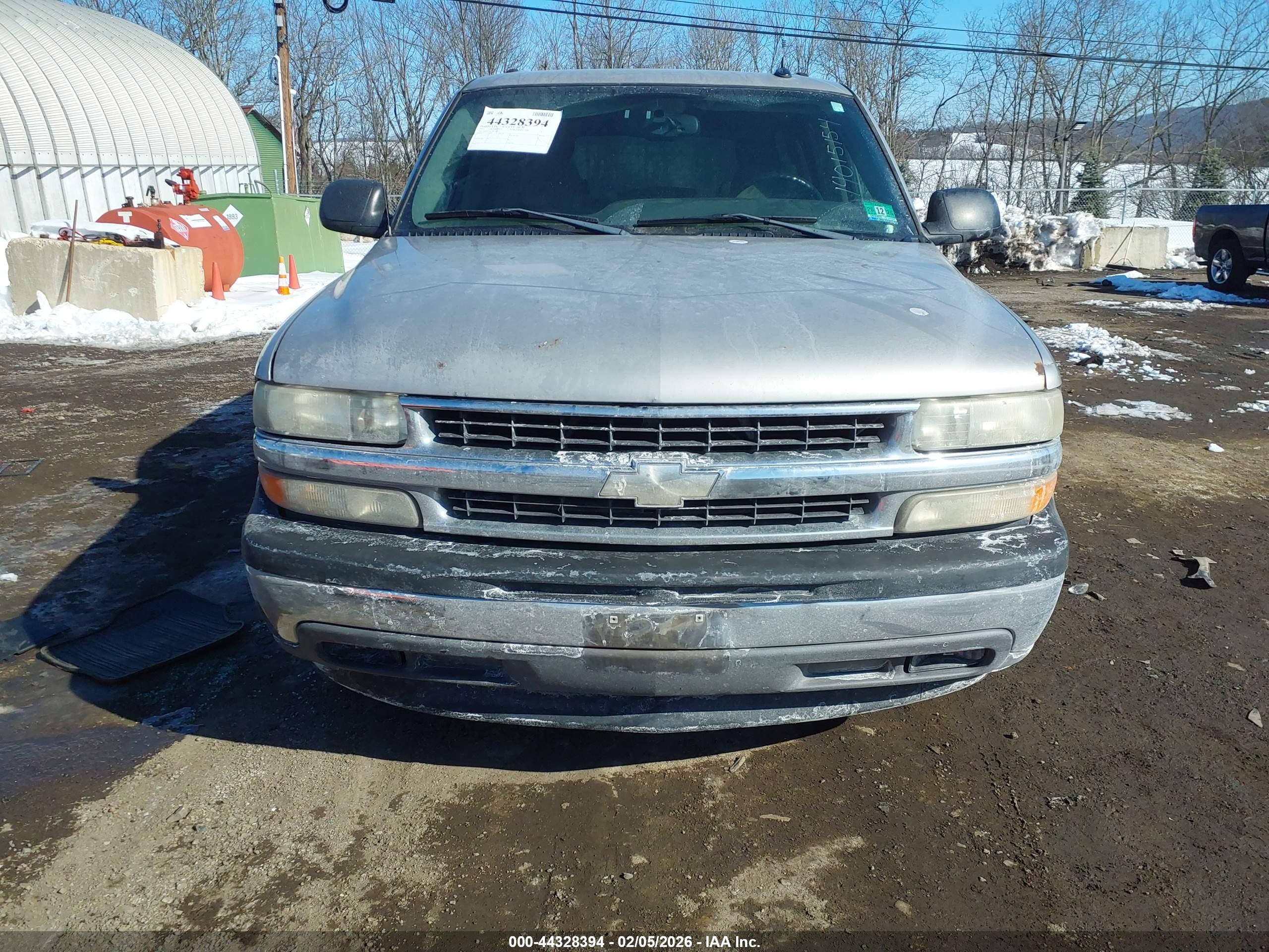 CHEVROLET SUBURBAN image 6
