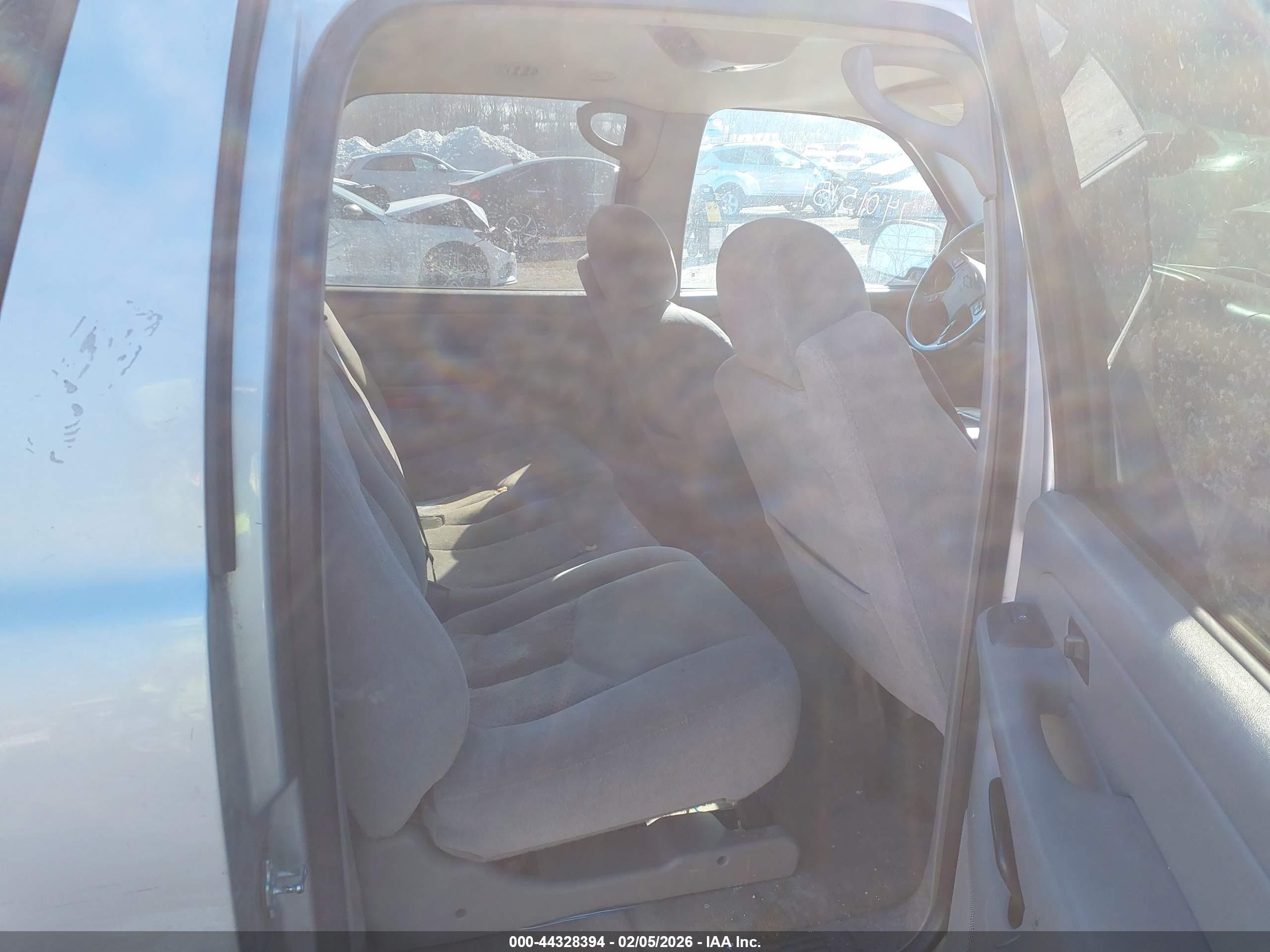 CHEVROLET SUBURBAN image 8