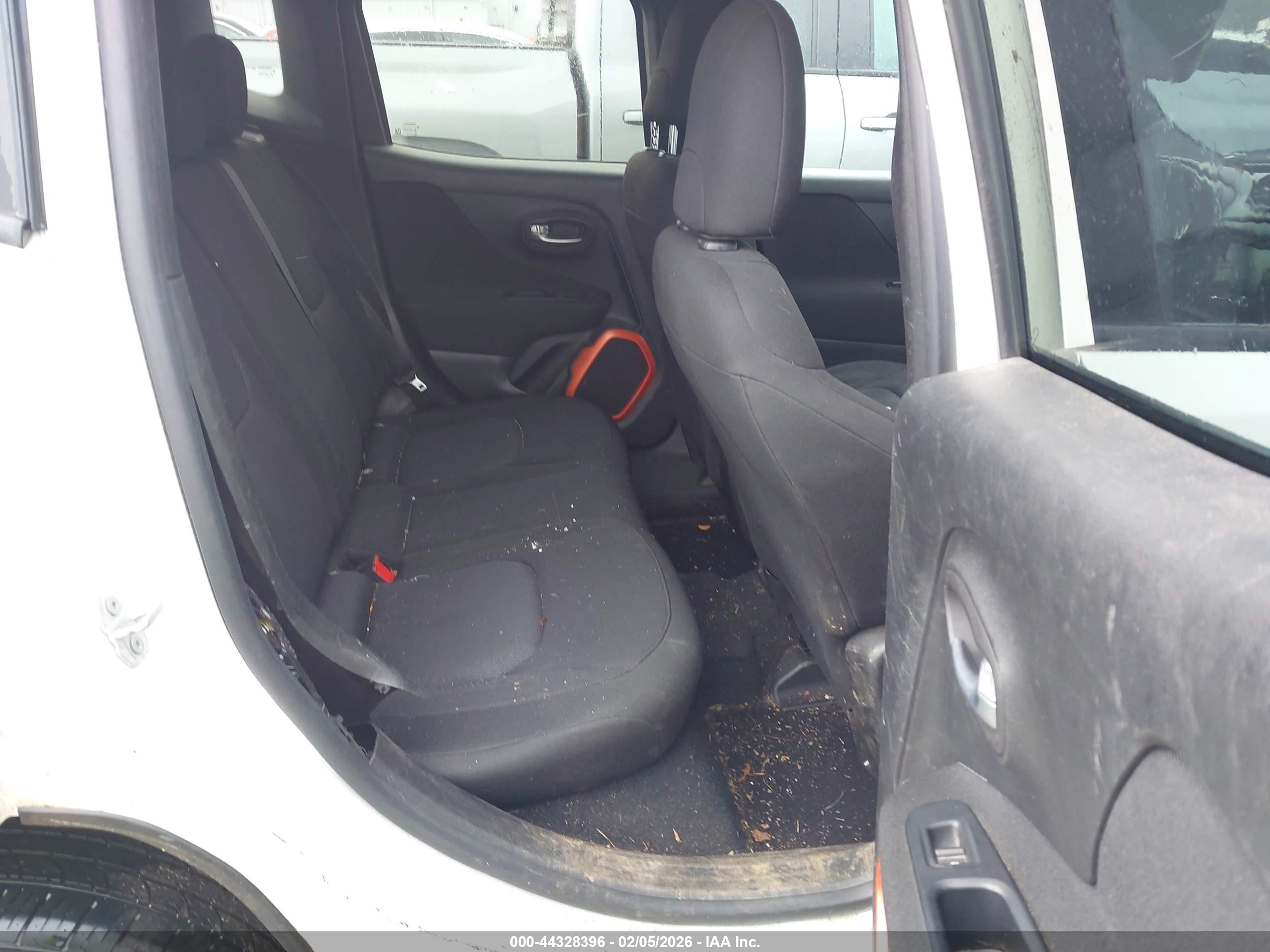 JEEP RENEGADE image 8