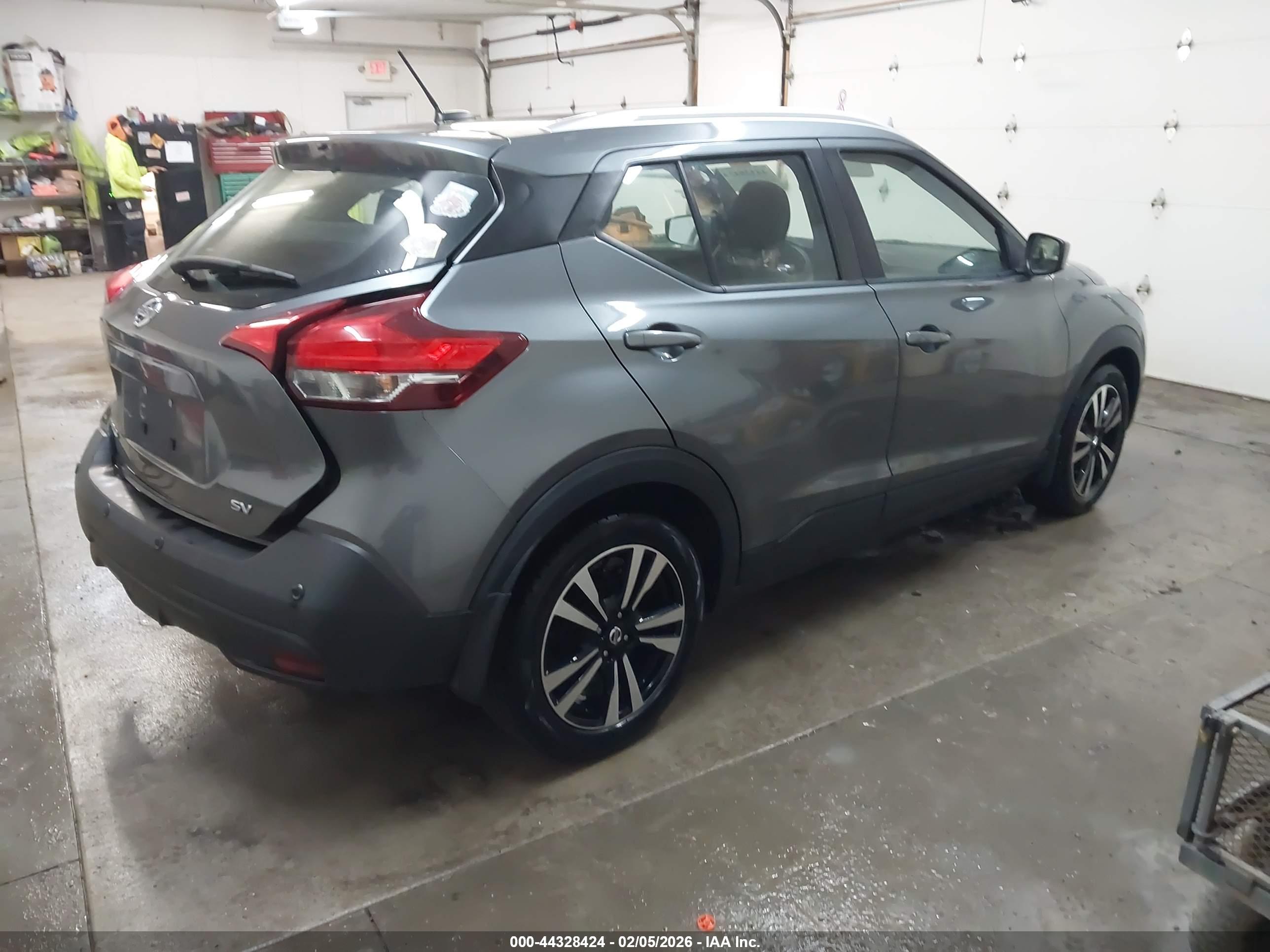 NISSAN KICKS image 4