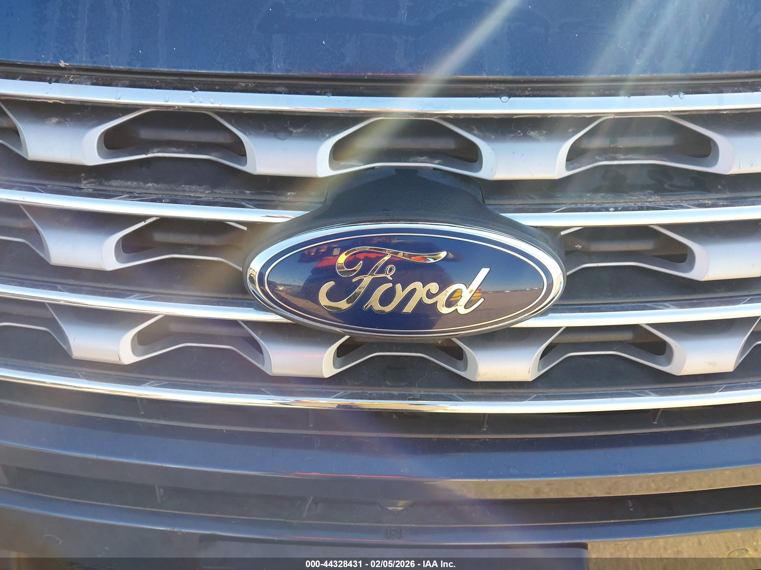 FORD EXPLORER image 6