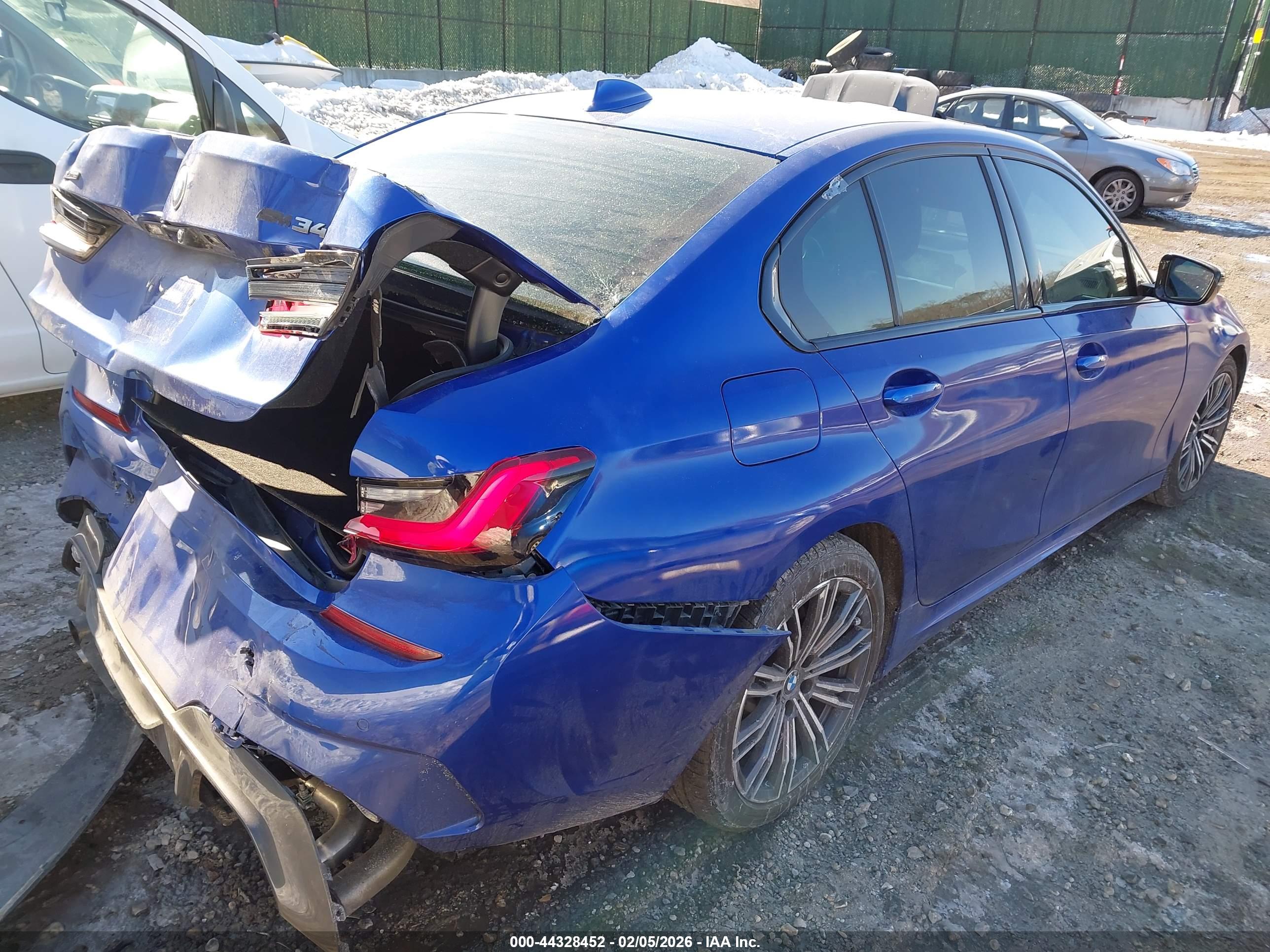 BMW 3 image 4