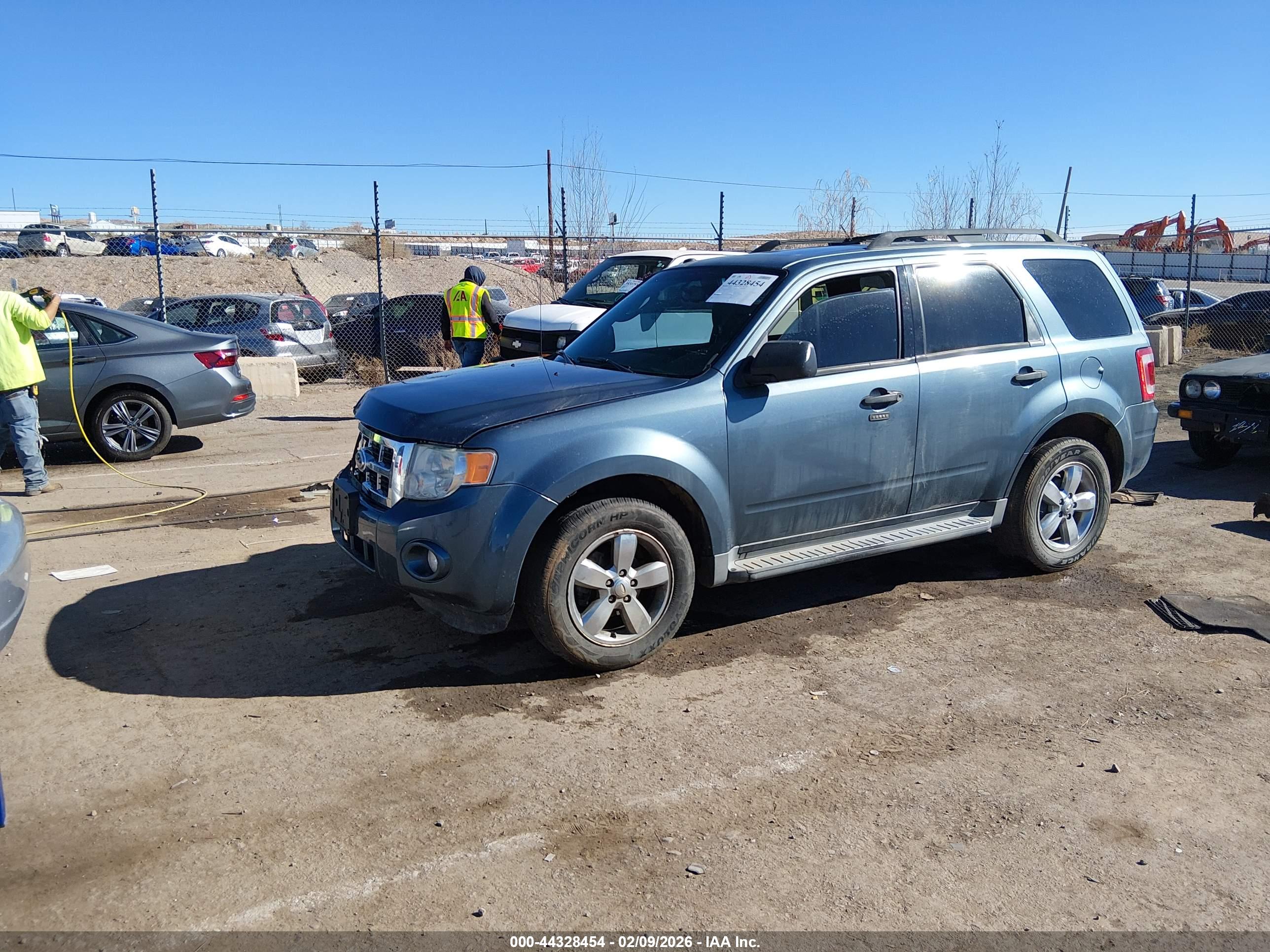 FORD ESCAPE image 2