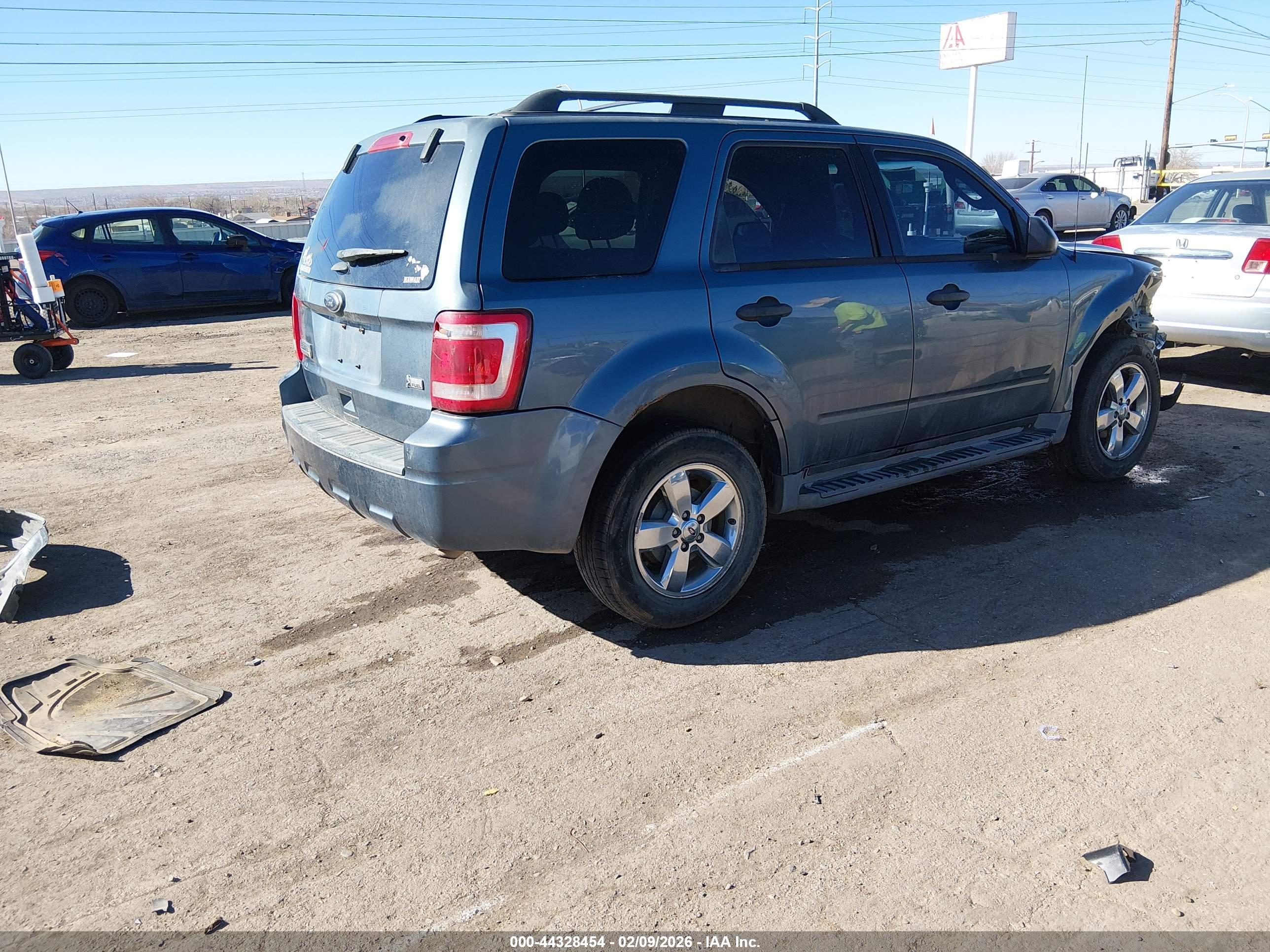 FORD ESCAPE image 4