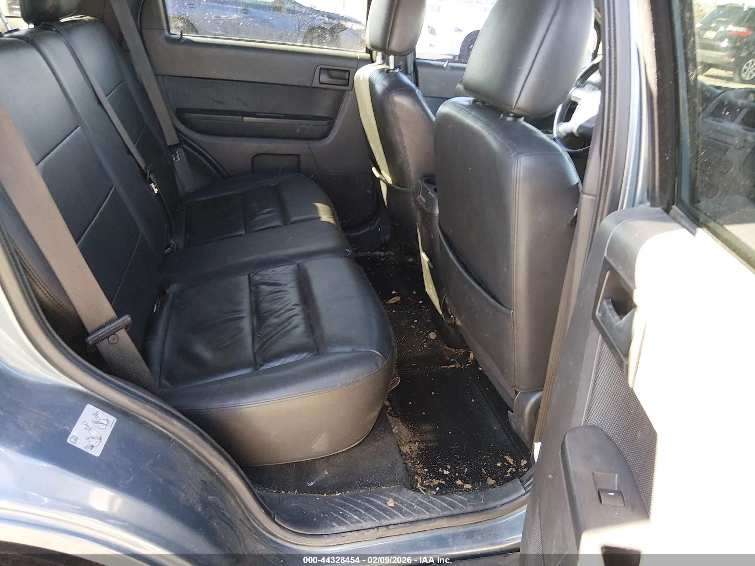 FORD ESCAPE image 8