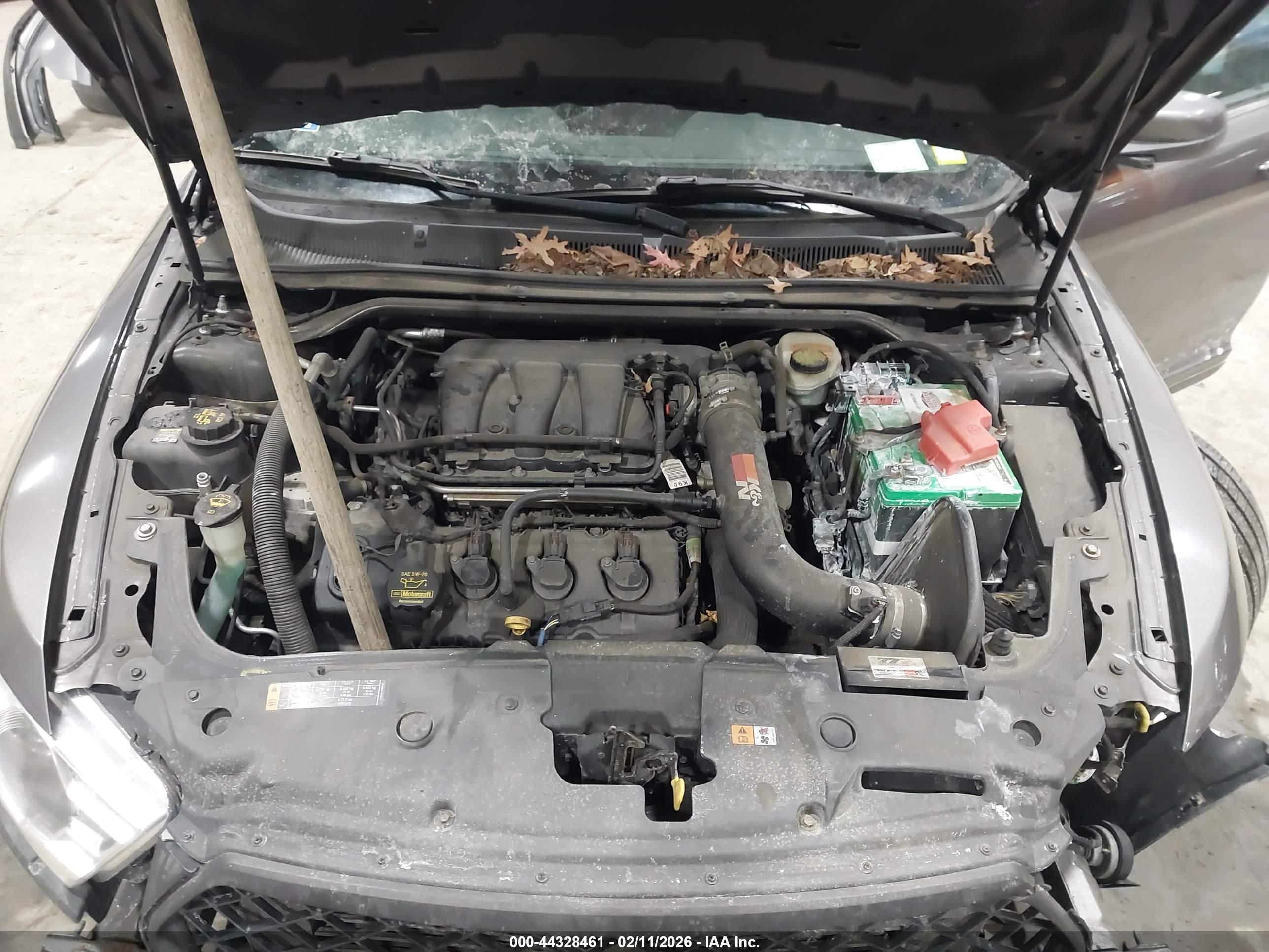 FORD TAURUS image 10