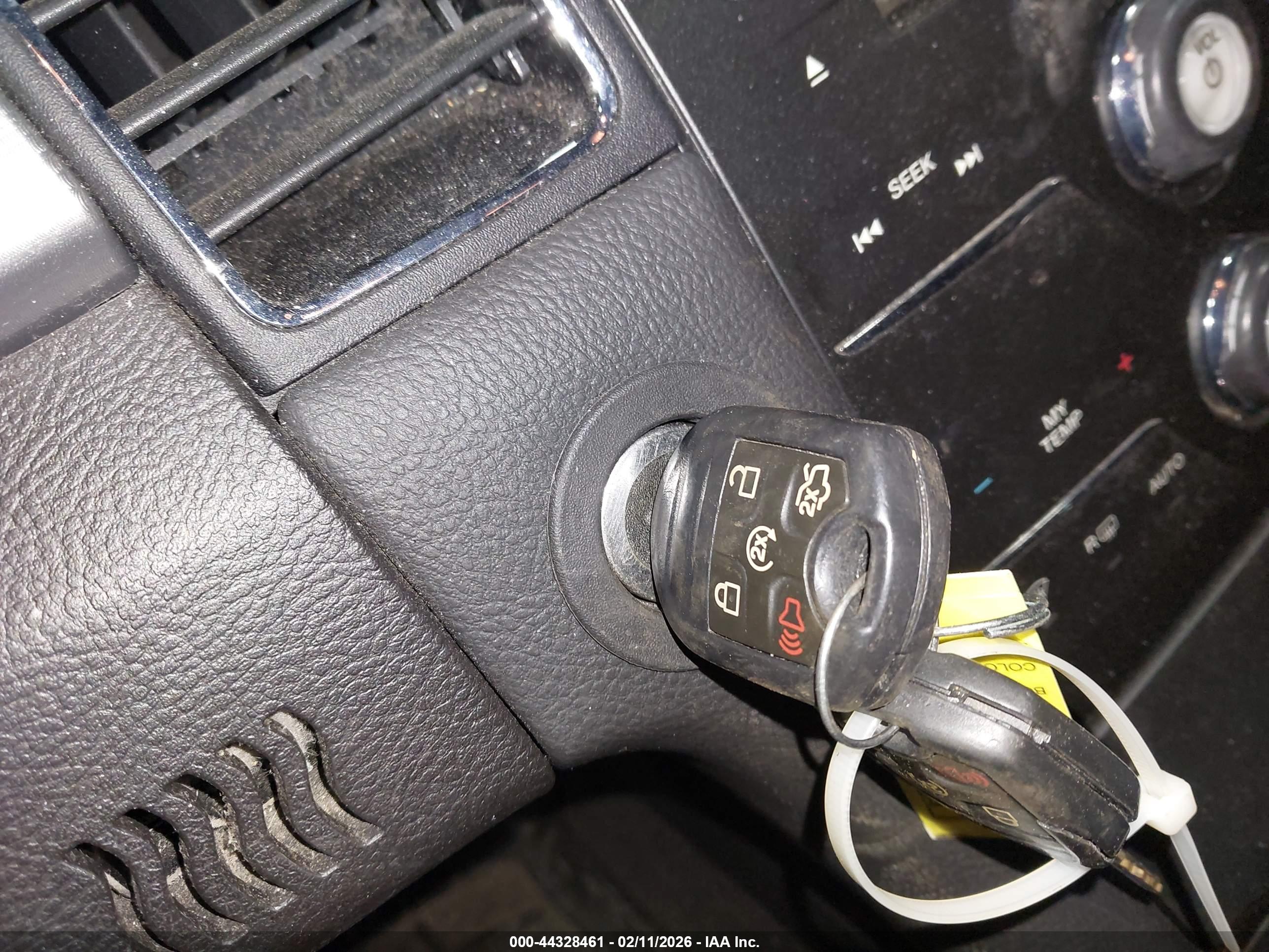 FORD TAURUS image 11