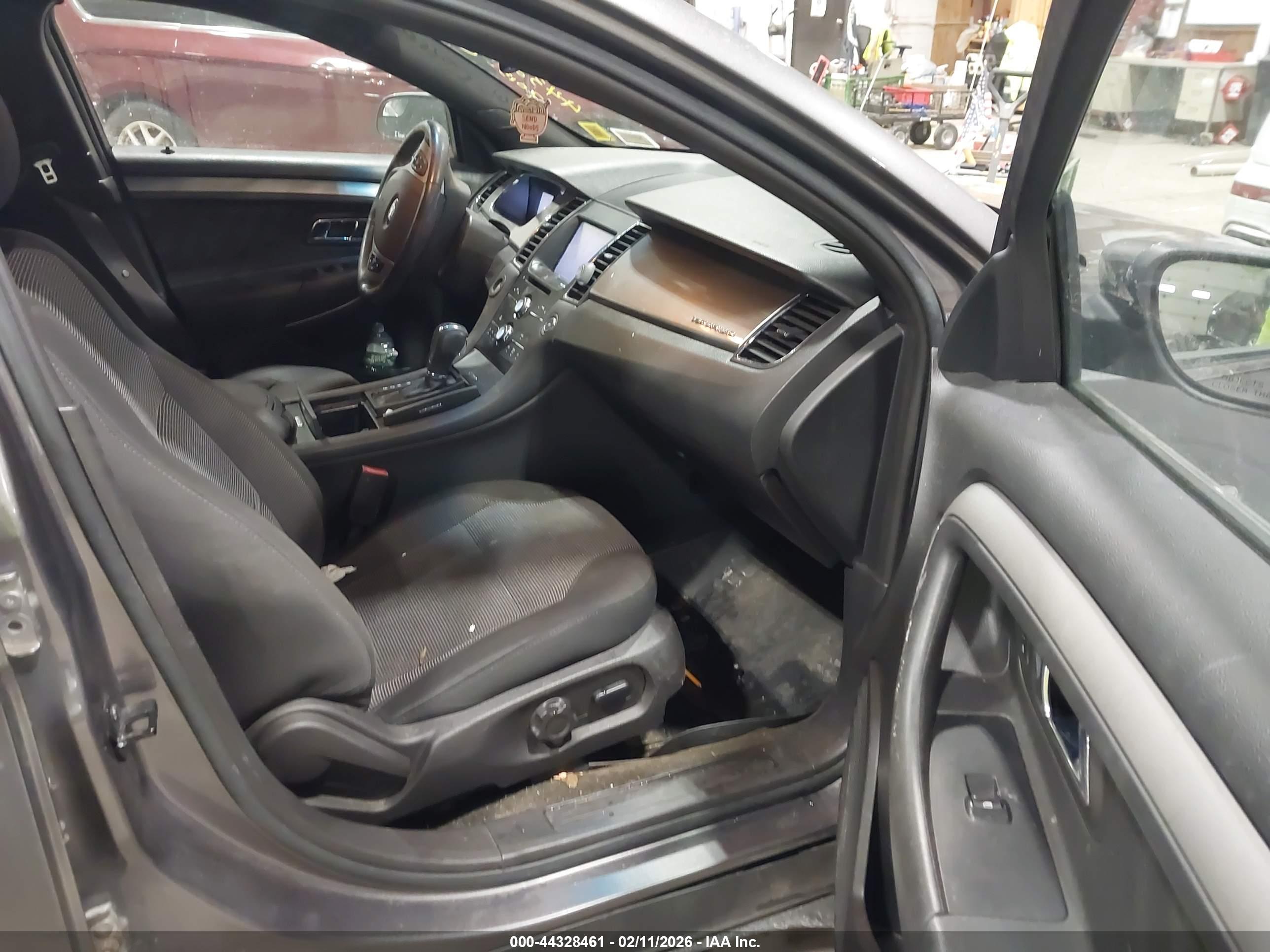 FORD TAURUS image 5