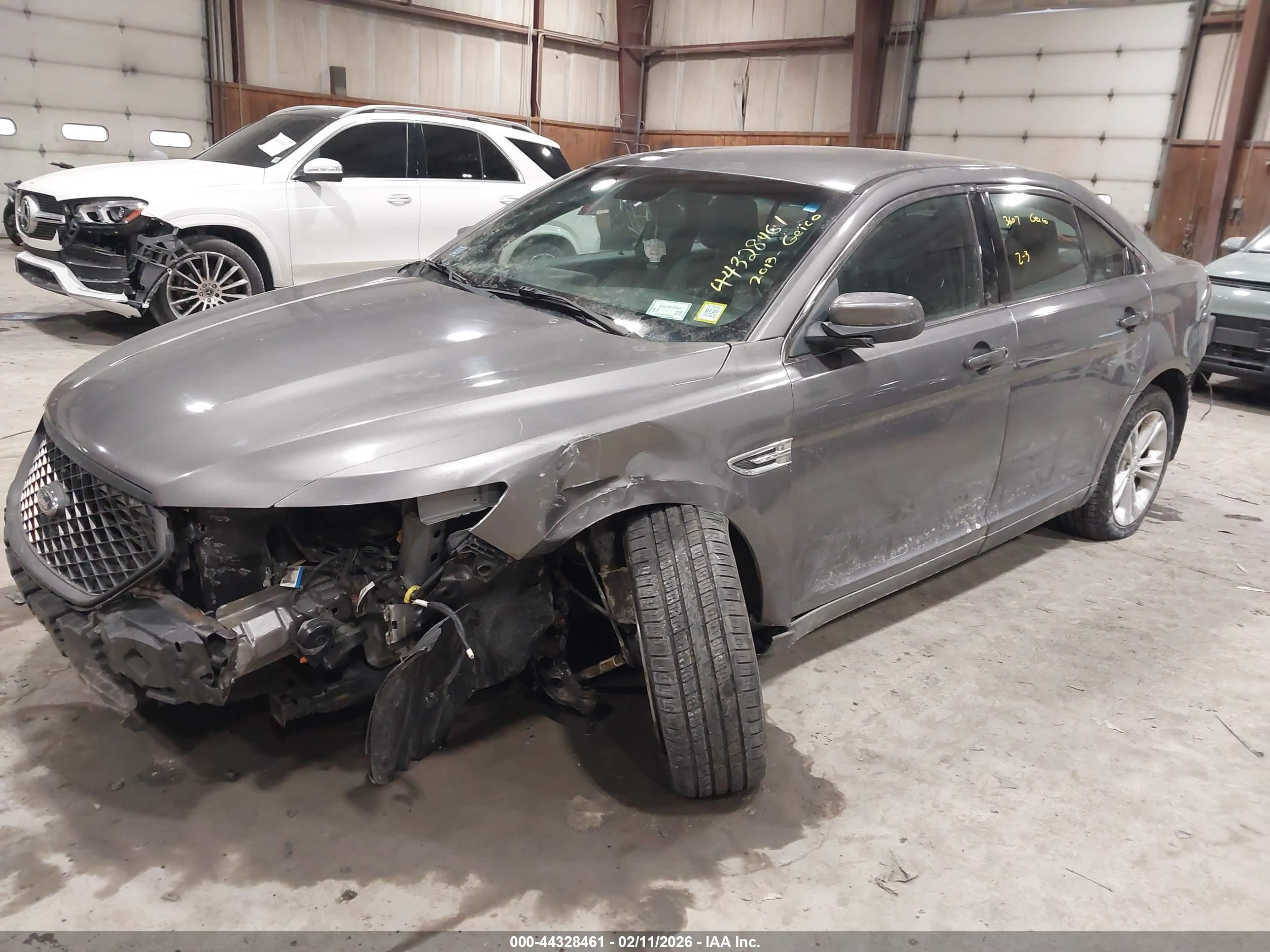 FORD TAURUS image 6