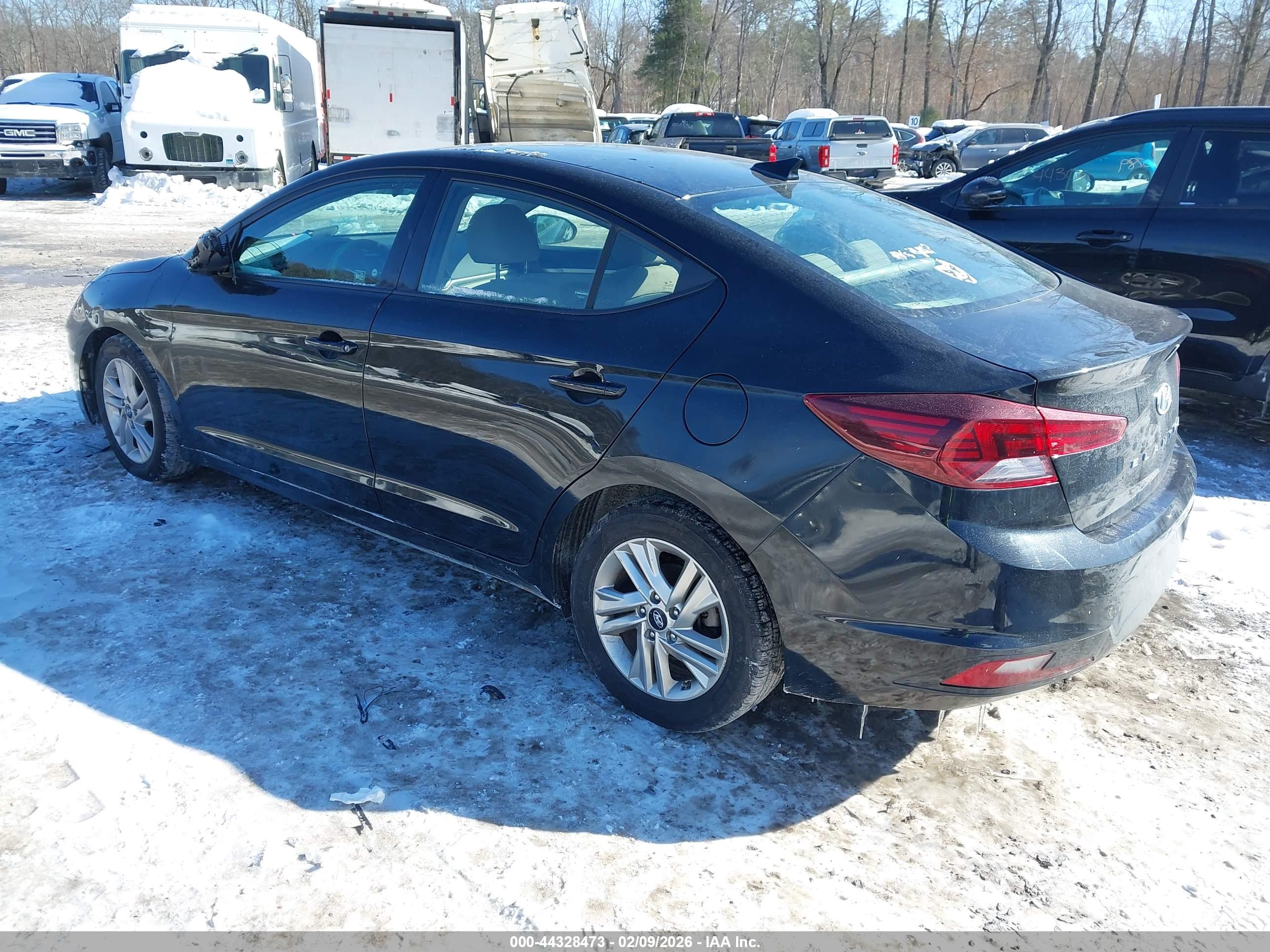 HYUNDAI ELANTRA image 3