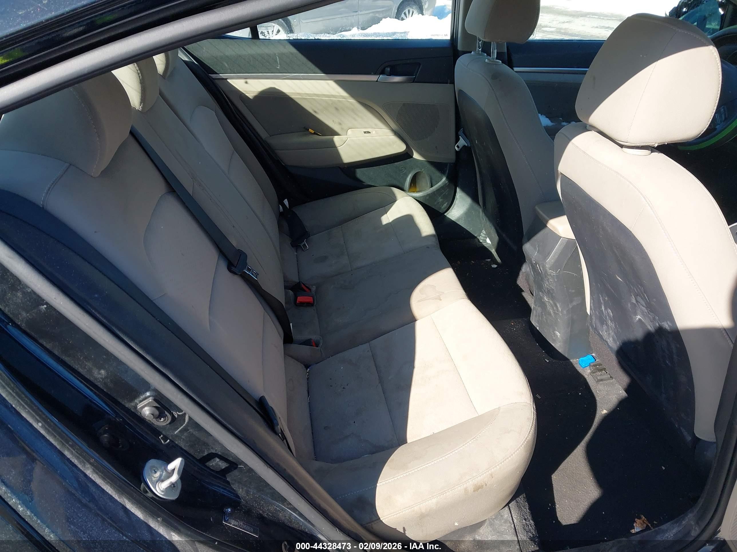 HYUNDAI ELANTRA image 8