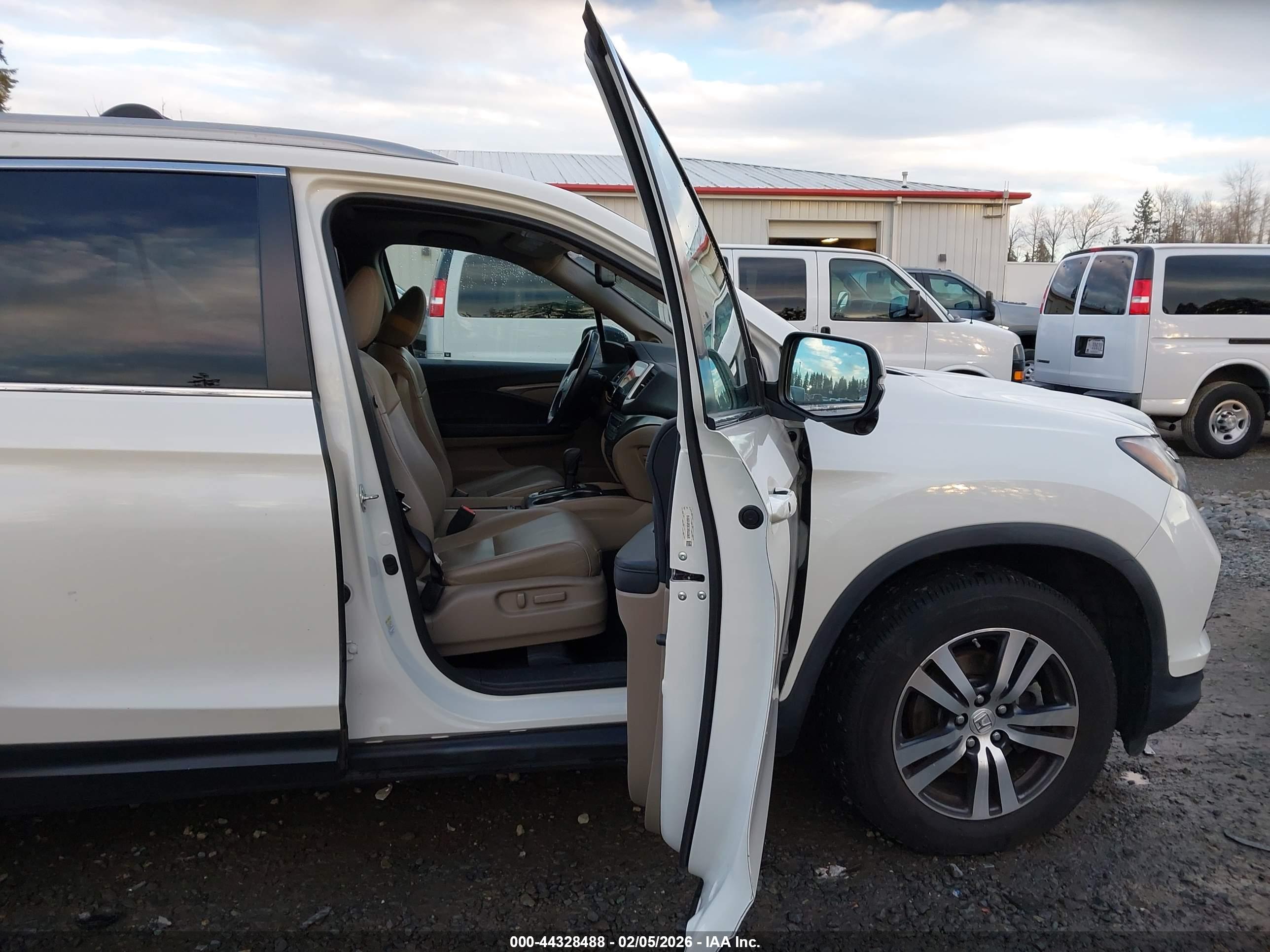 HONDA PILOT image 5