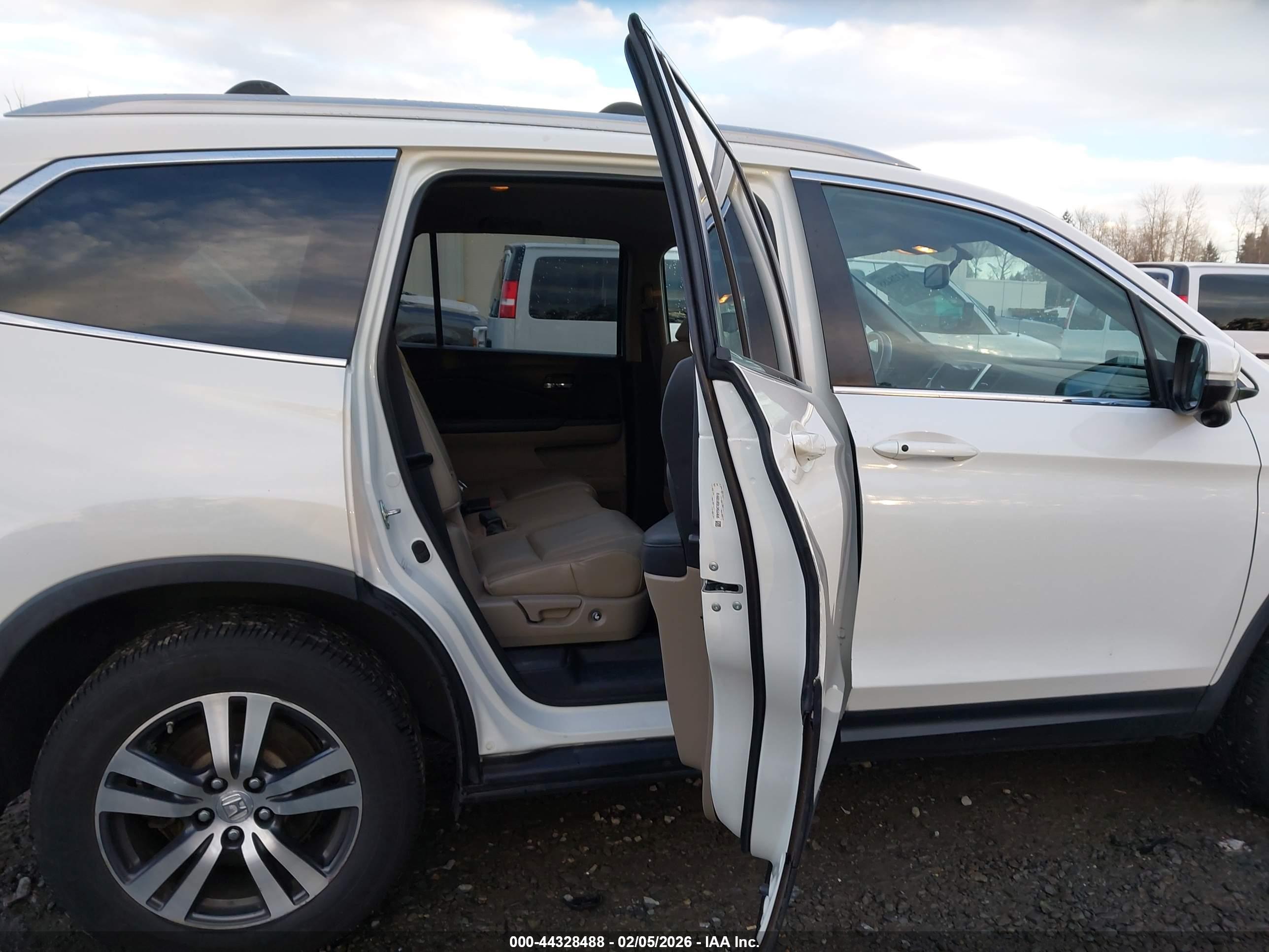HONDA PILOT image 8