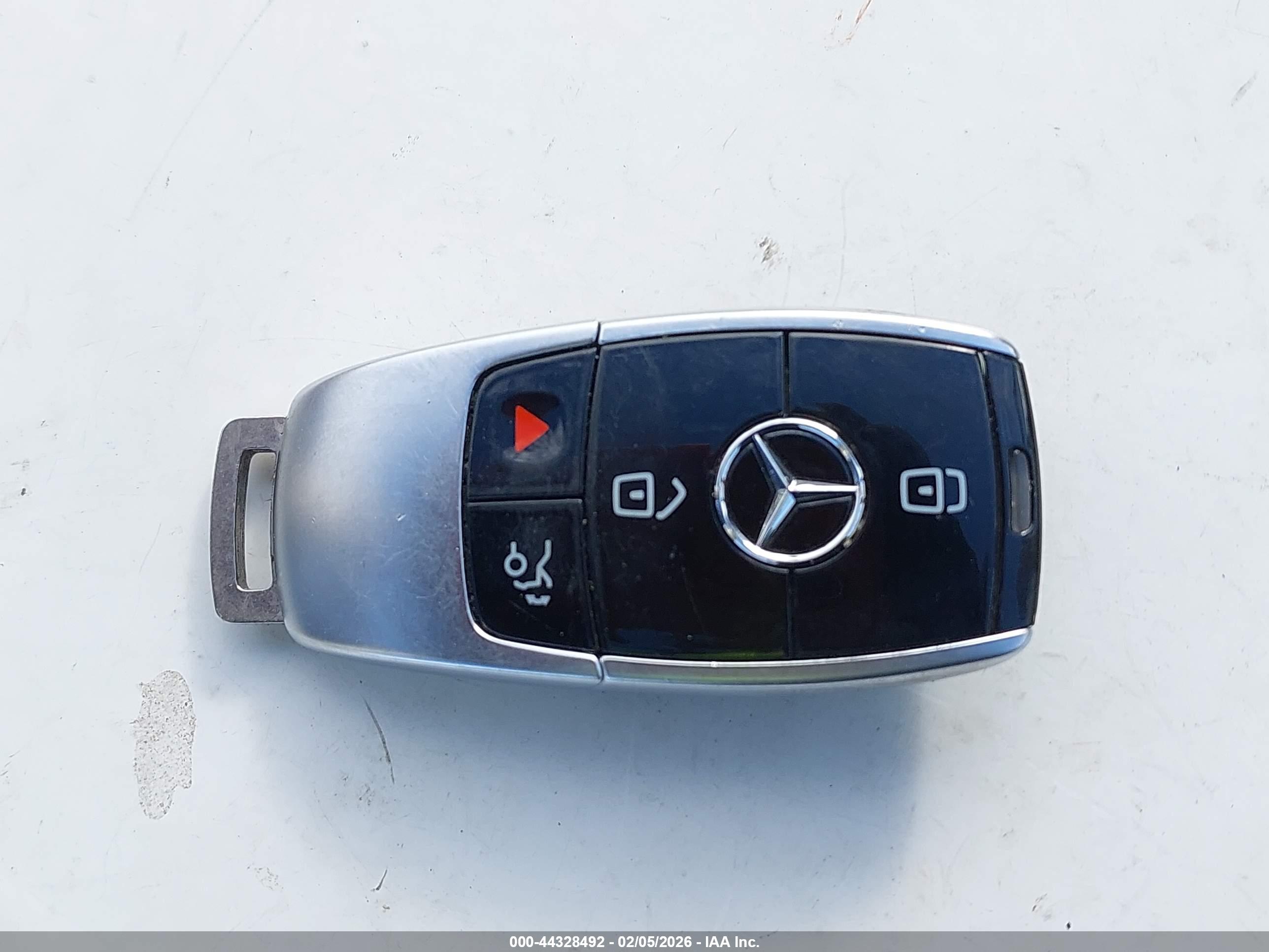 MERCEDES-BENZ E image 11