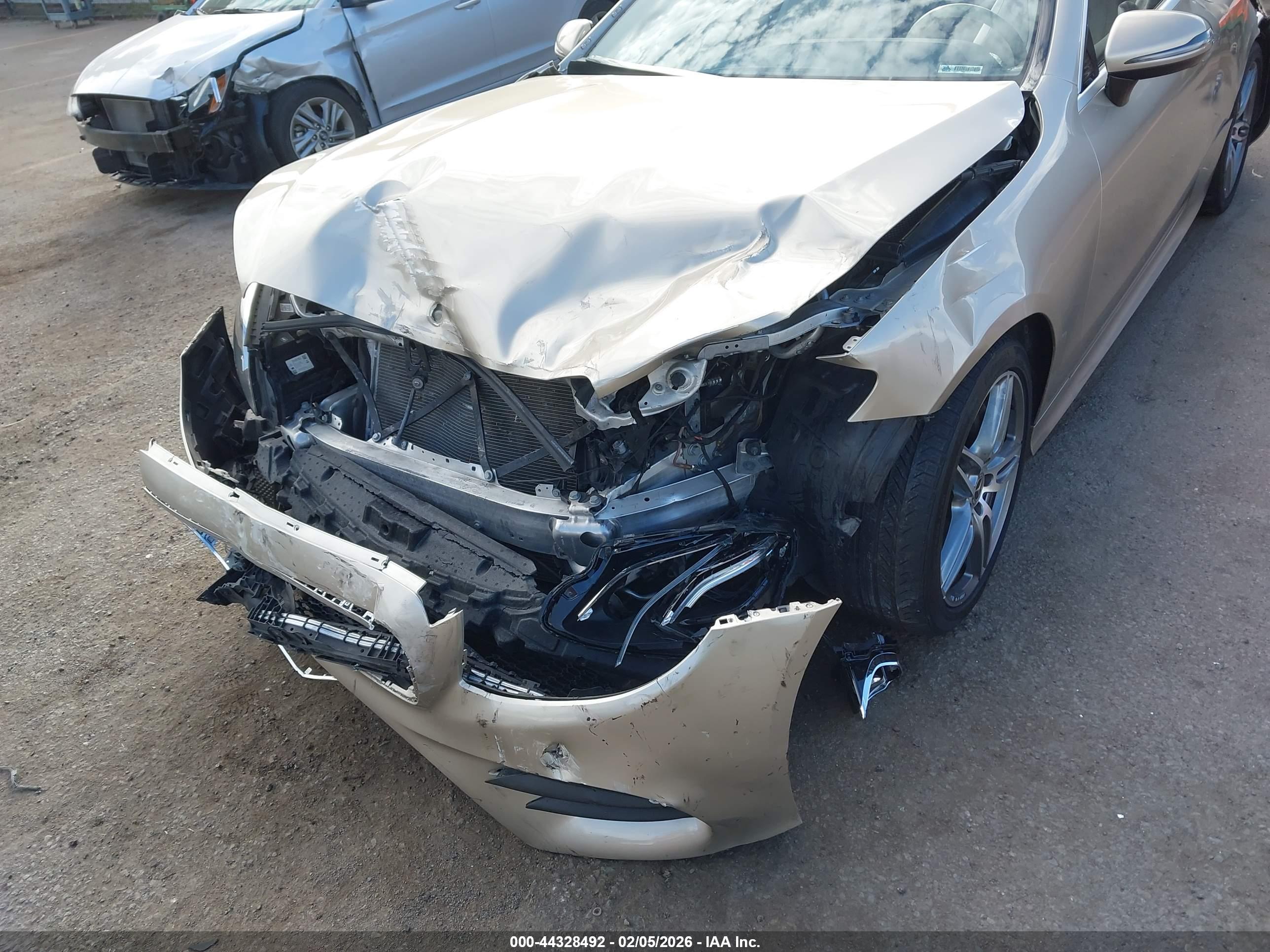 MERCEDES-BENZ E image 6