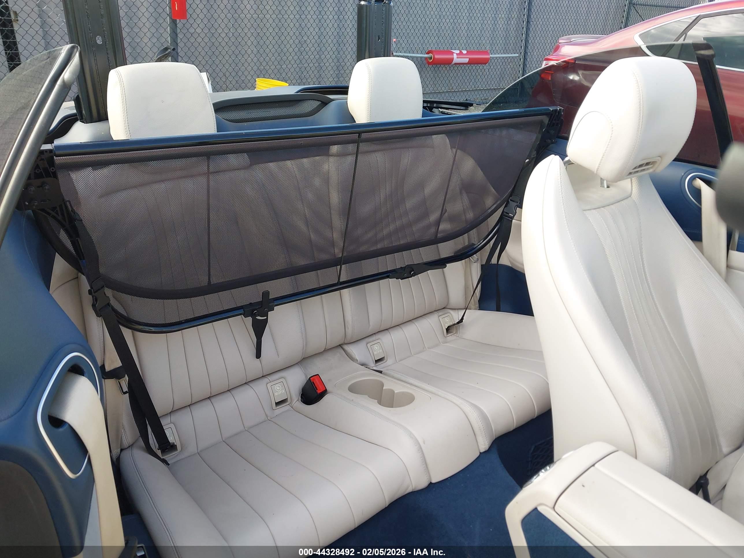 MERCEDES-BENZ E image 8