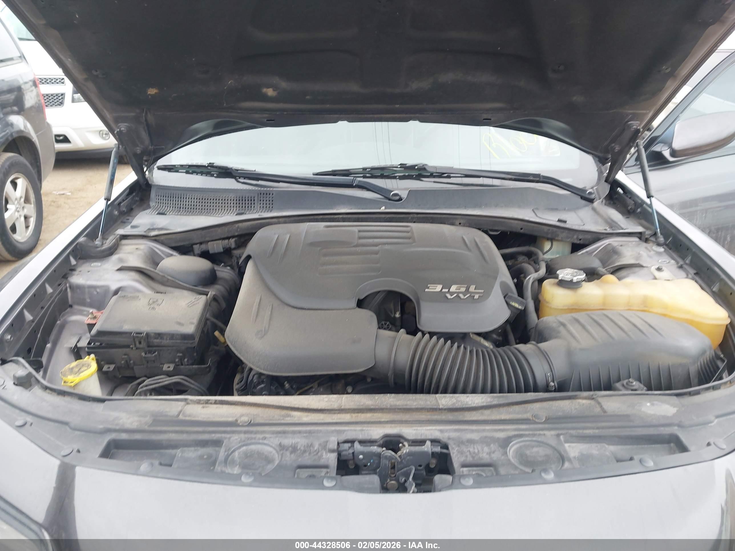 CHRYSLER 300 image 10