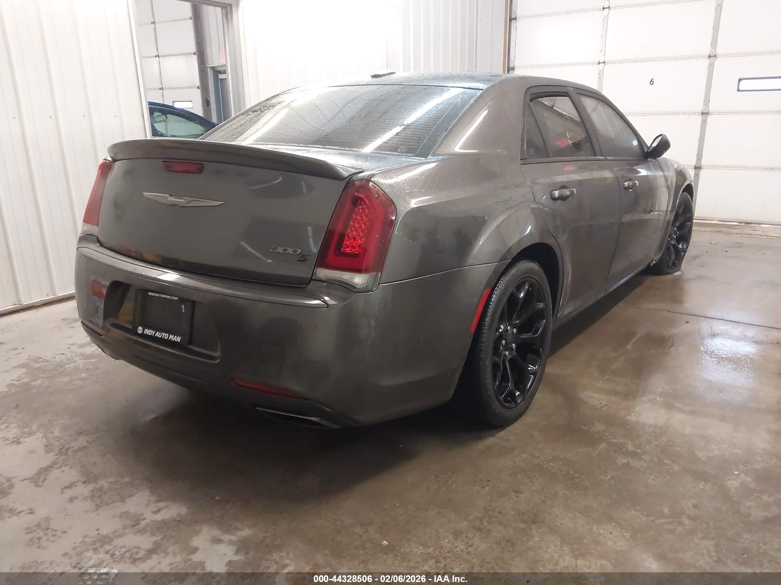 CHRYSLER 300 image 4