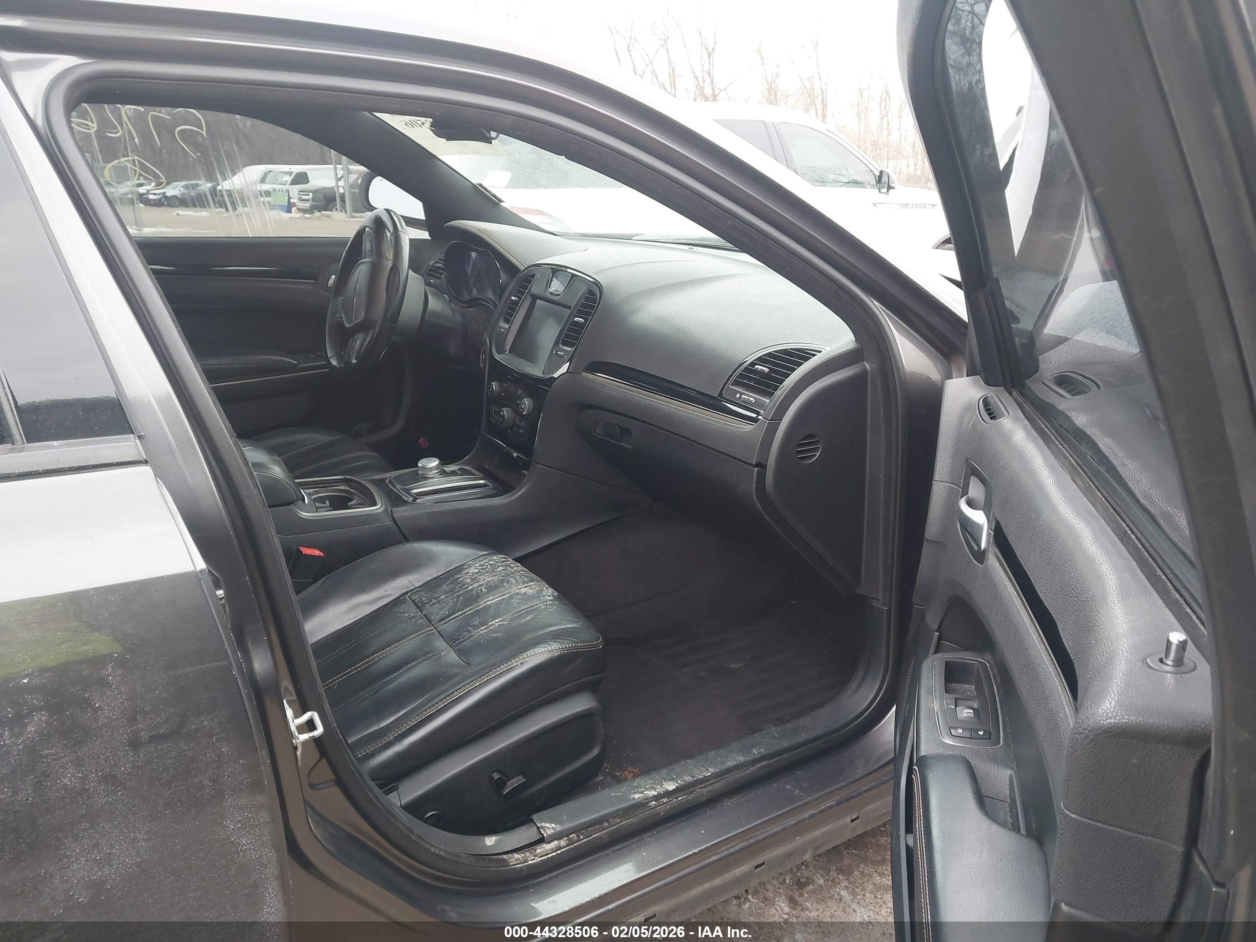 CHRYSLER 300 image 5