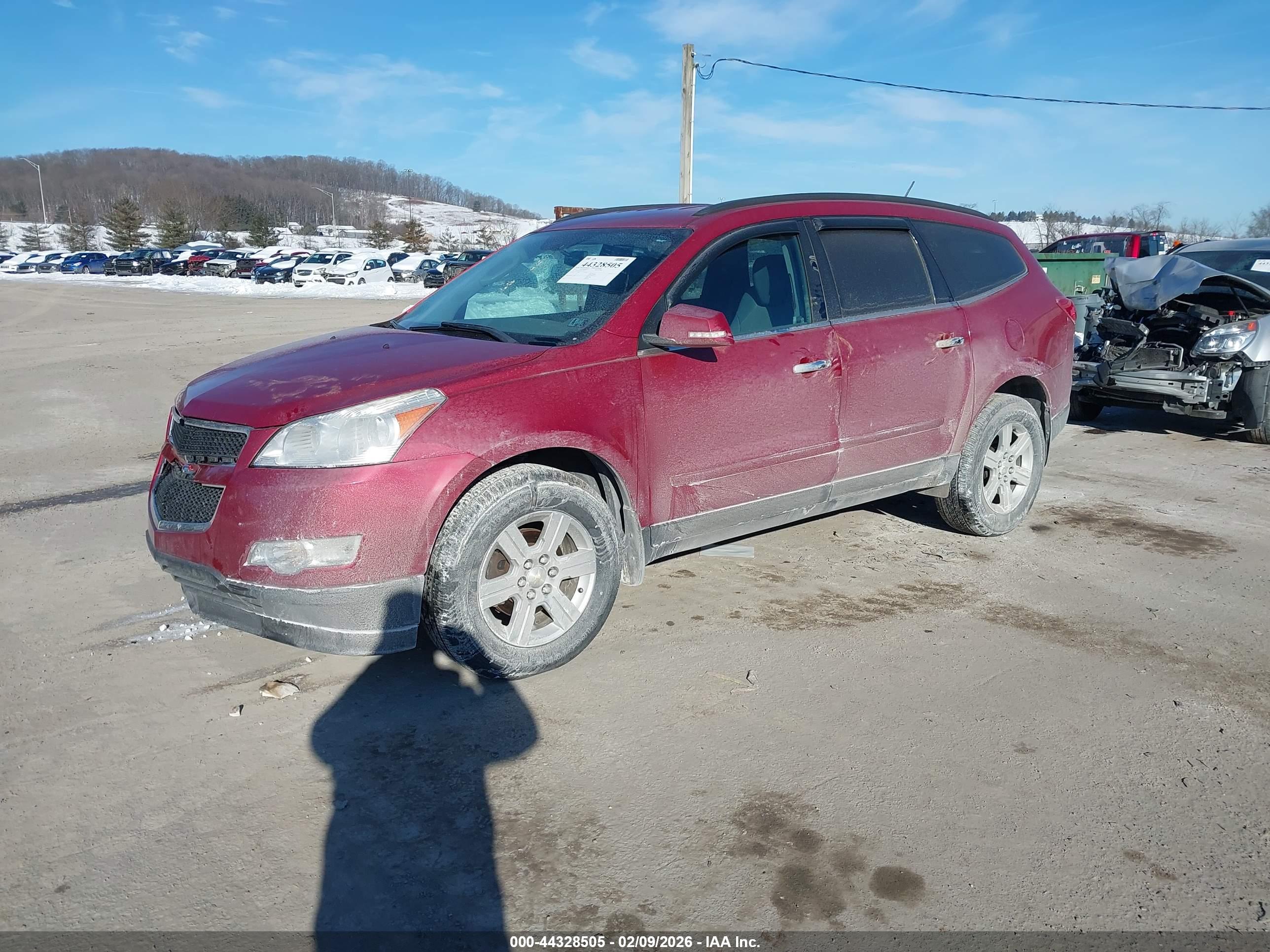 CHEVROLET TRAVERSE image 2