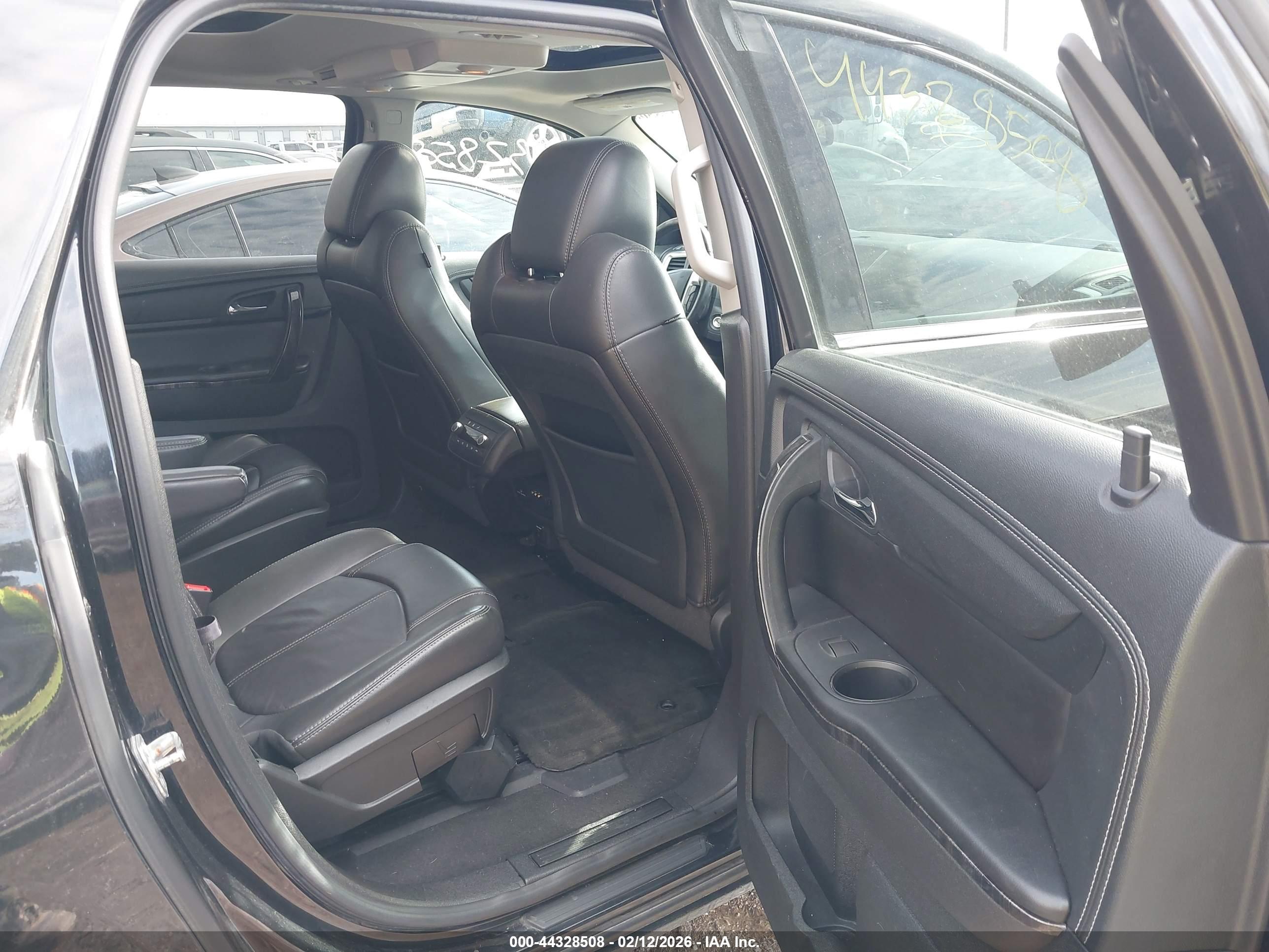 GMC ACADIA image 8
