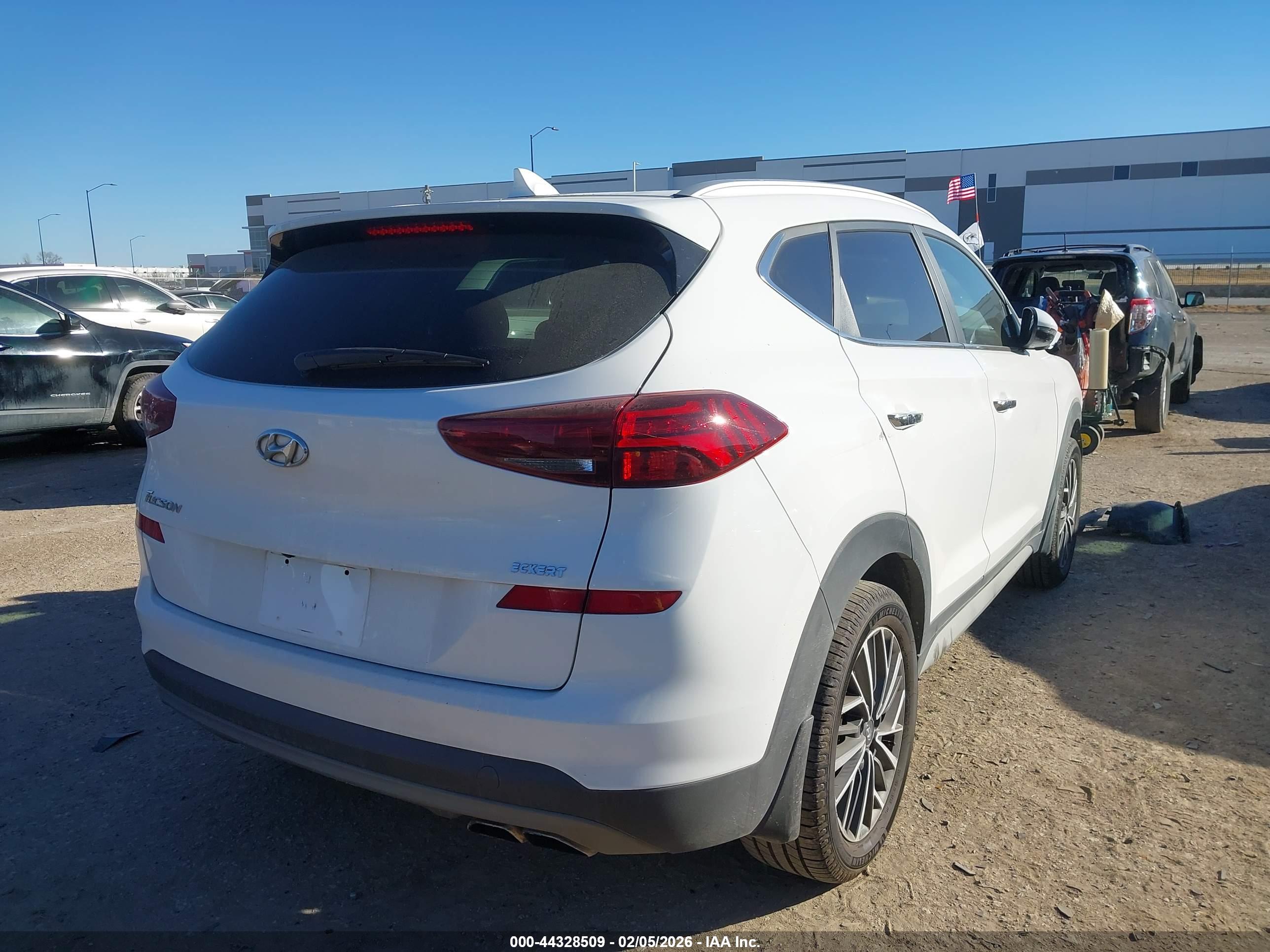 HYUNDAI TUCSON image 4