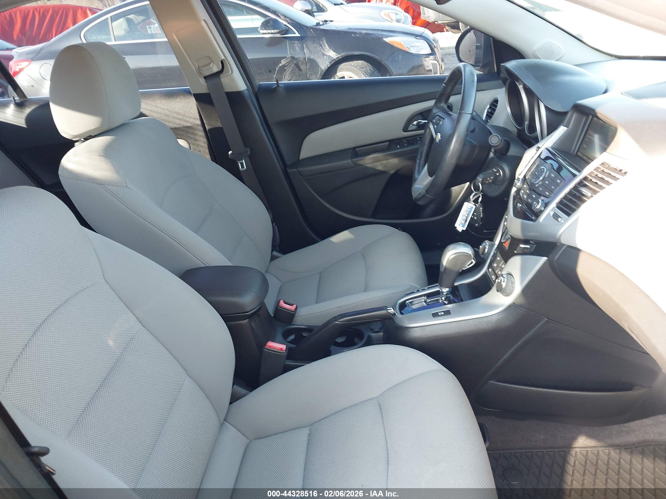 CHEVROLET CRUZE image 5