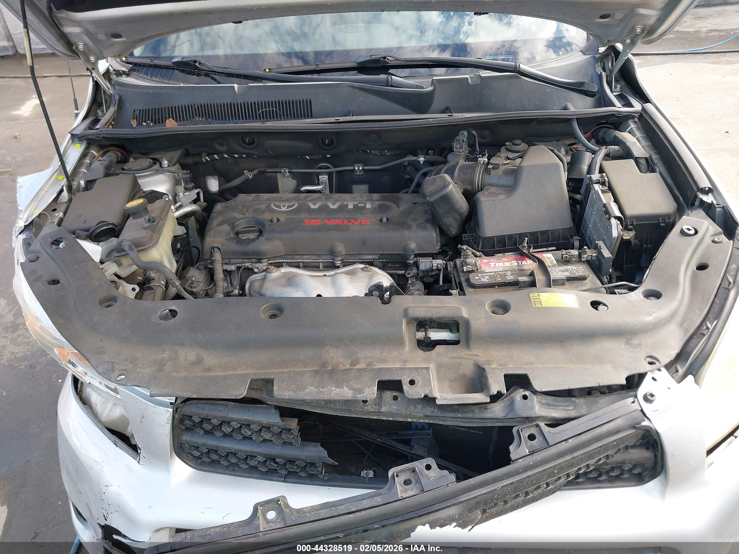TOYOTA RAV4 image 10