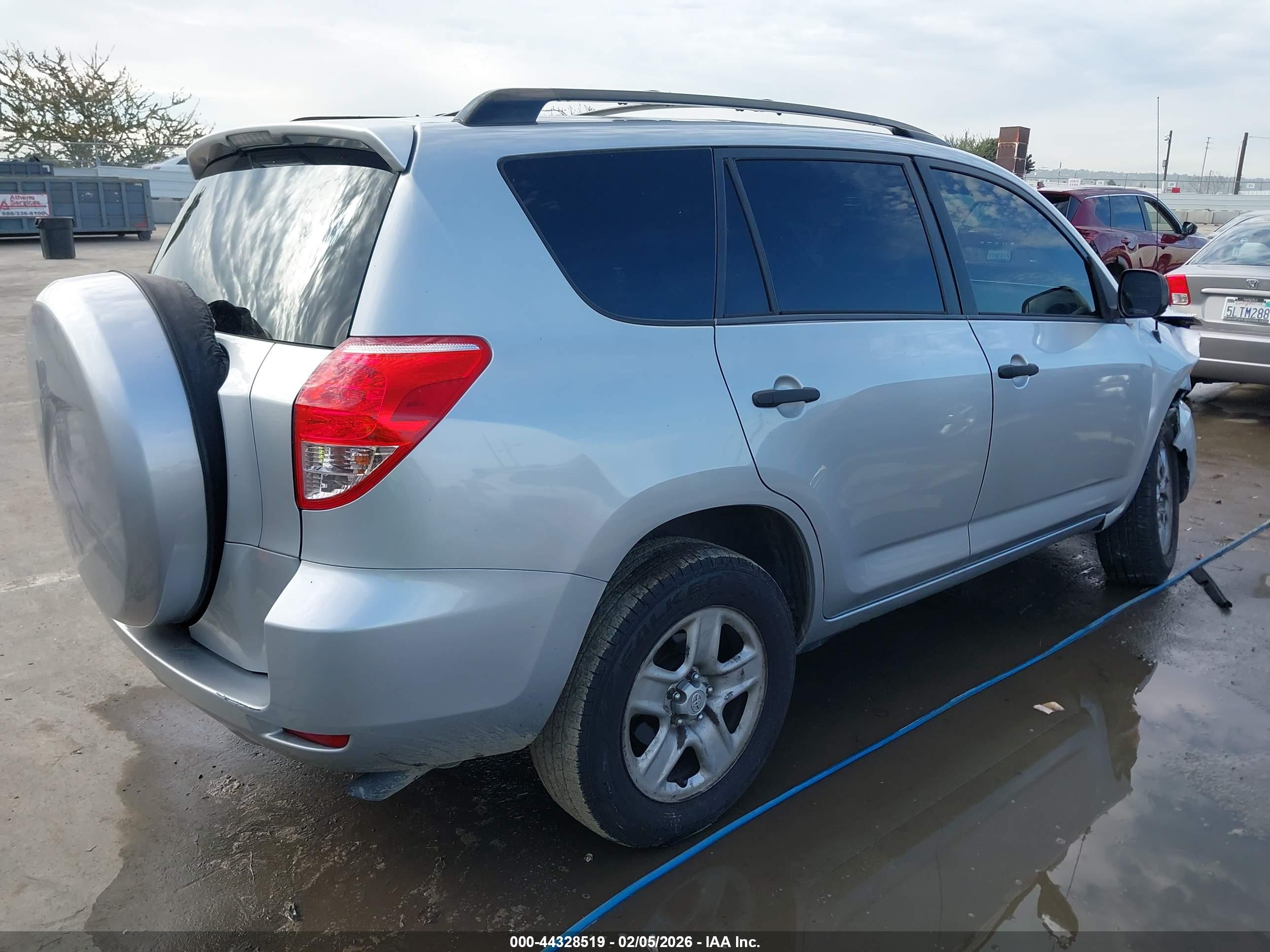 TOYOTA RAV4 image 4