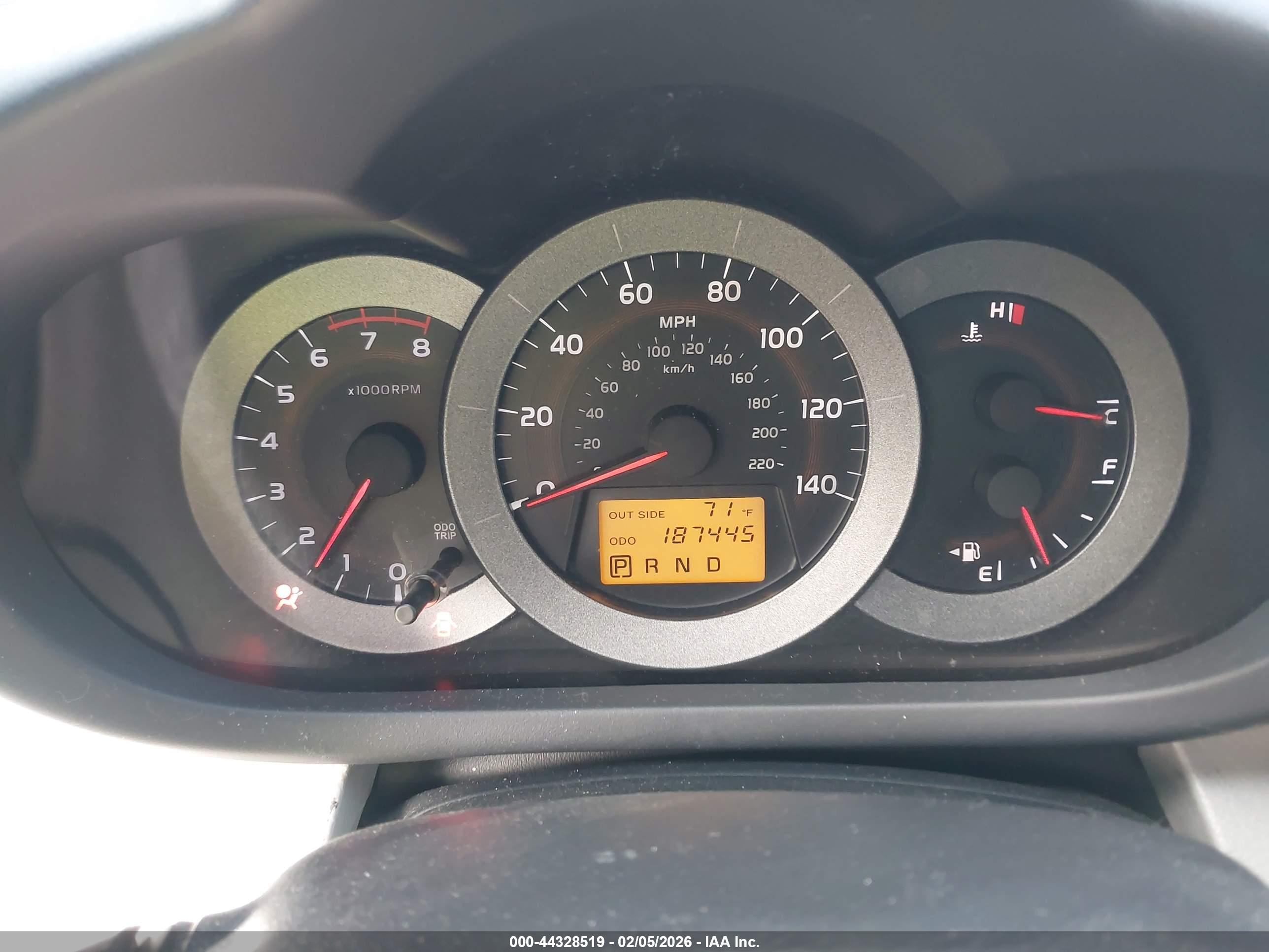 TOYOTA RAV4 image 7