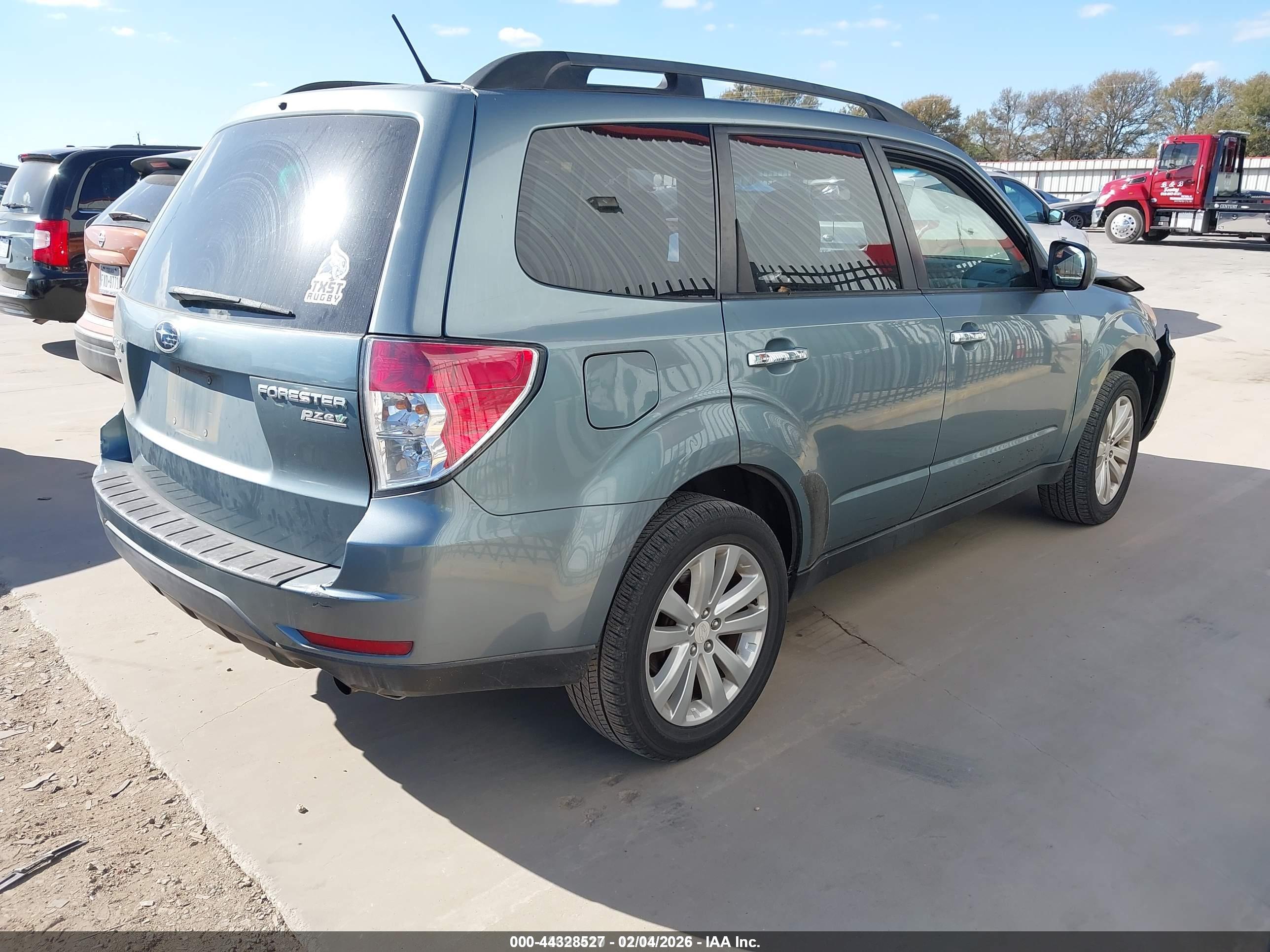 SUBARU FORESTER image 4
